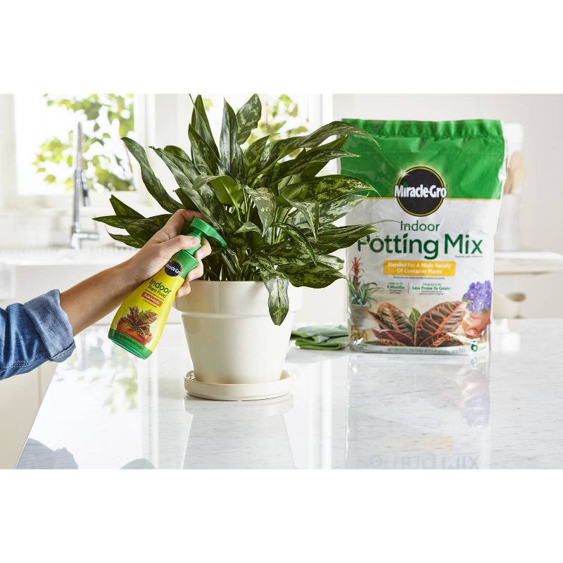 Miracle-Gro Indoor Plant Food and Potting Mix