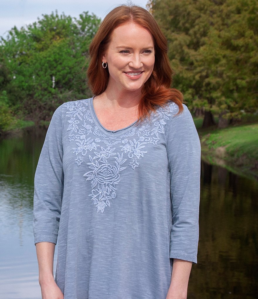 Karyn Seo Mari Vintage Tonal Embroidered V-Neck 3/4 Sleeve Scalloped Hem Cotton Tunic Top