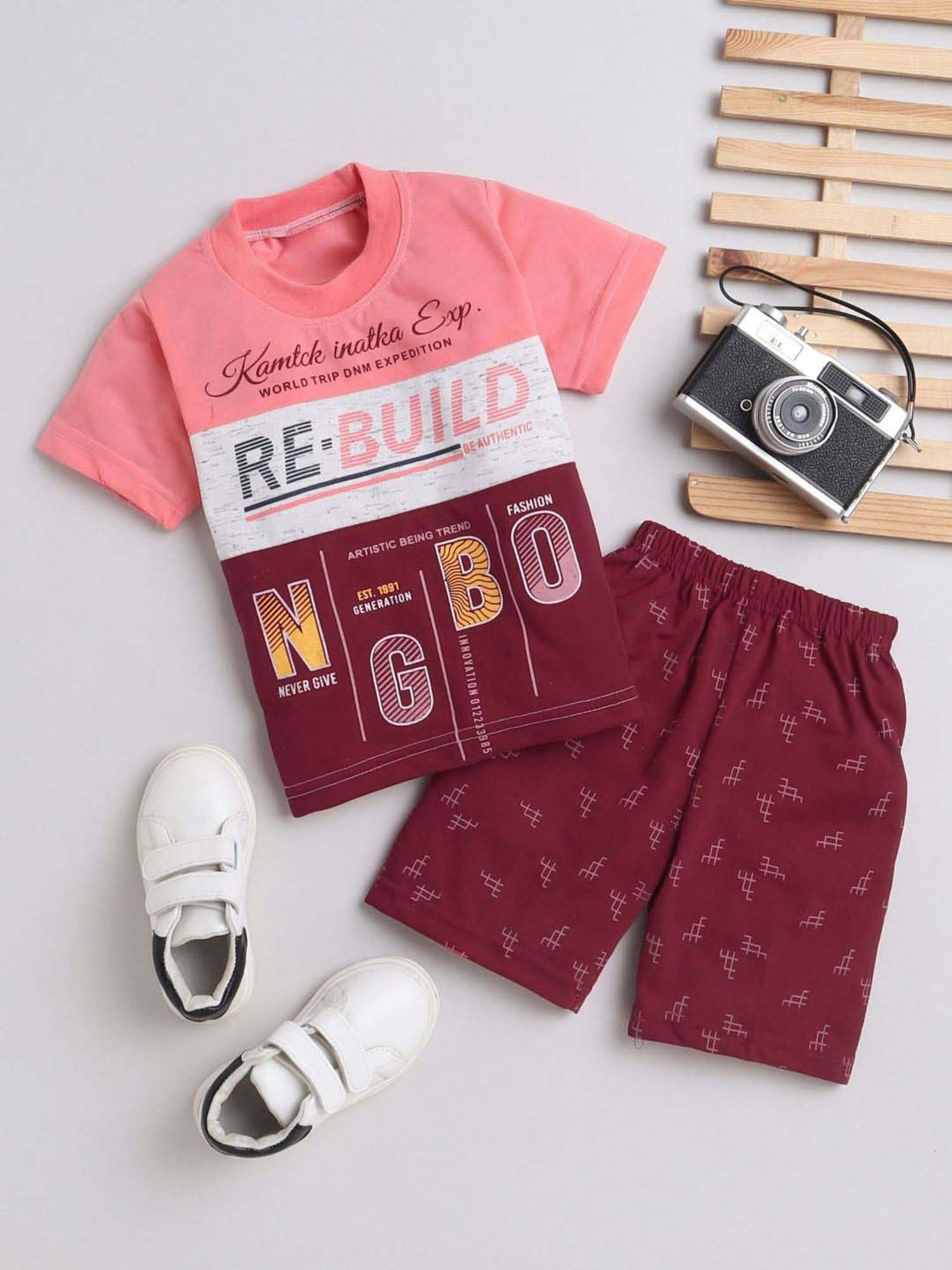 Fourfolds Unisex Pink Printed Clothing Set