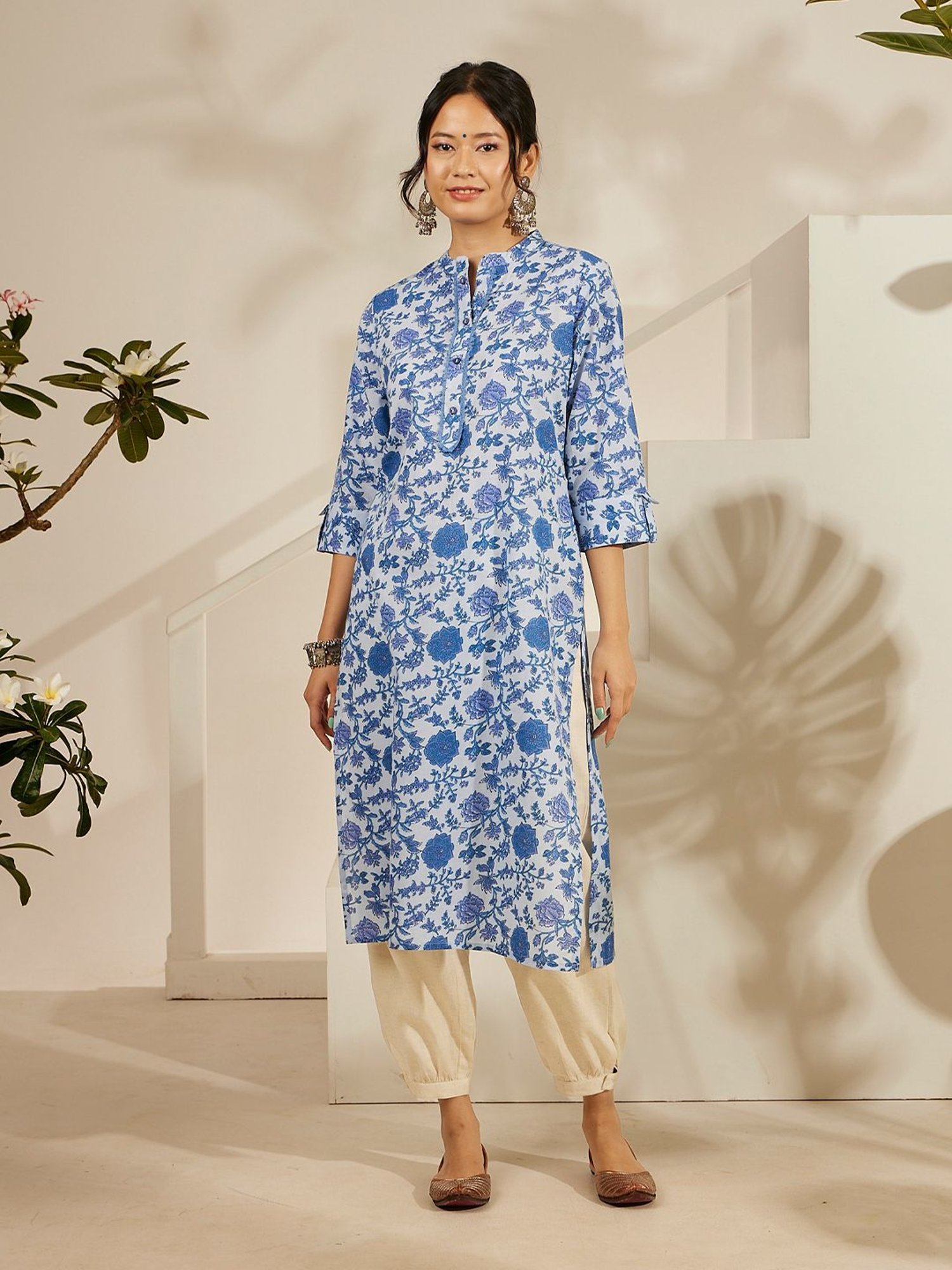 Daali Blue Cambric Mandarin Collar 3/4 Sleeves Basics Kurta with Two Pockets