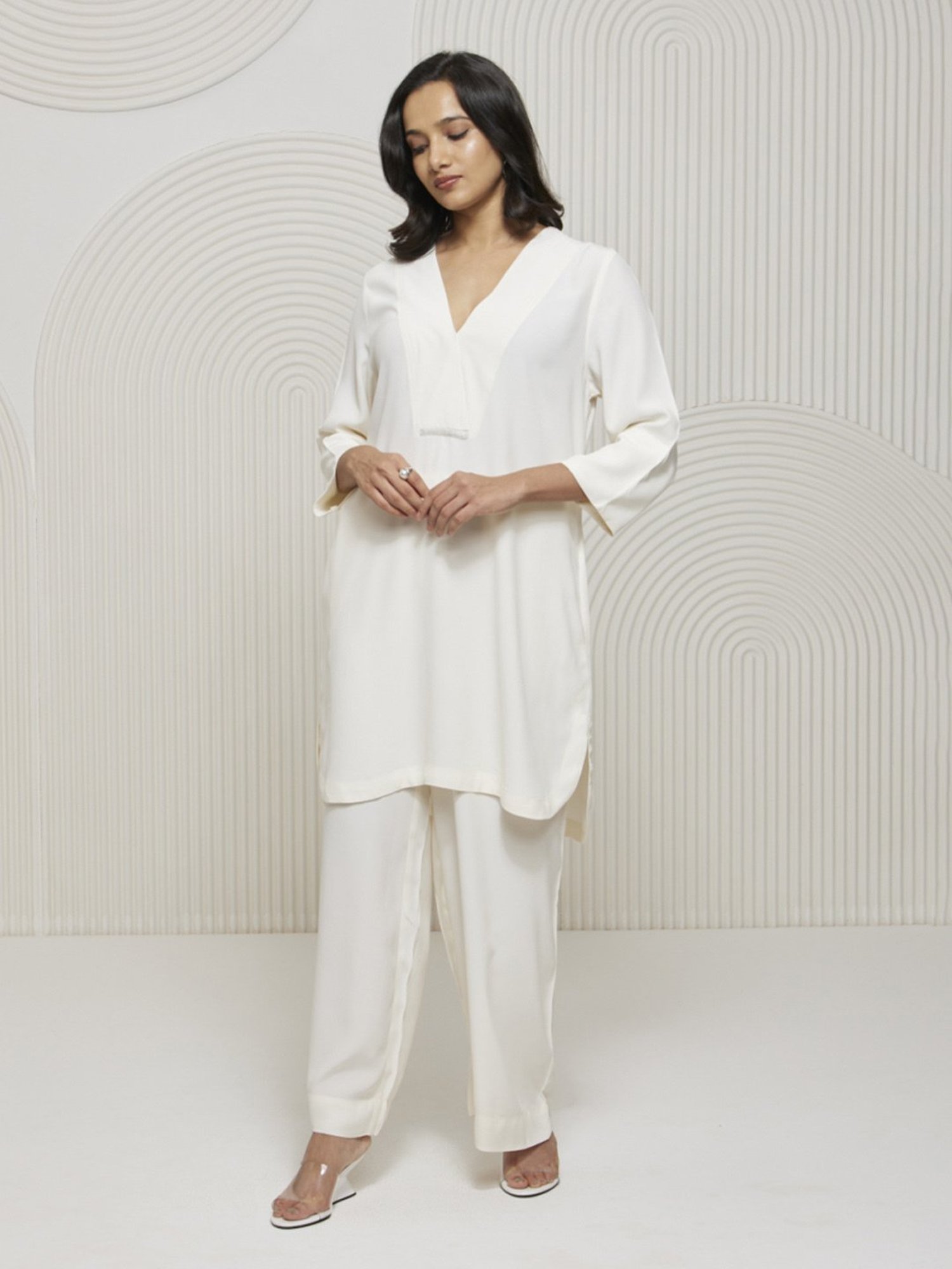 Artagai Snow White Elevated Basics V-neck Tunic with Embroidery