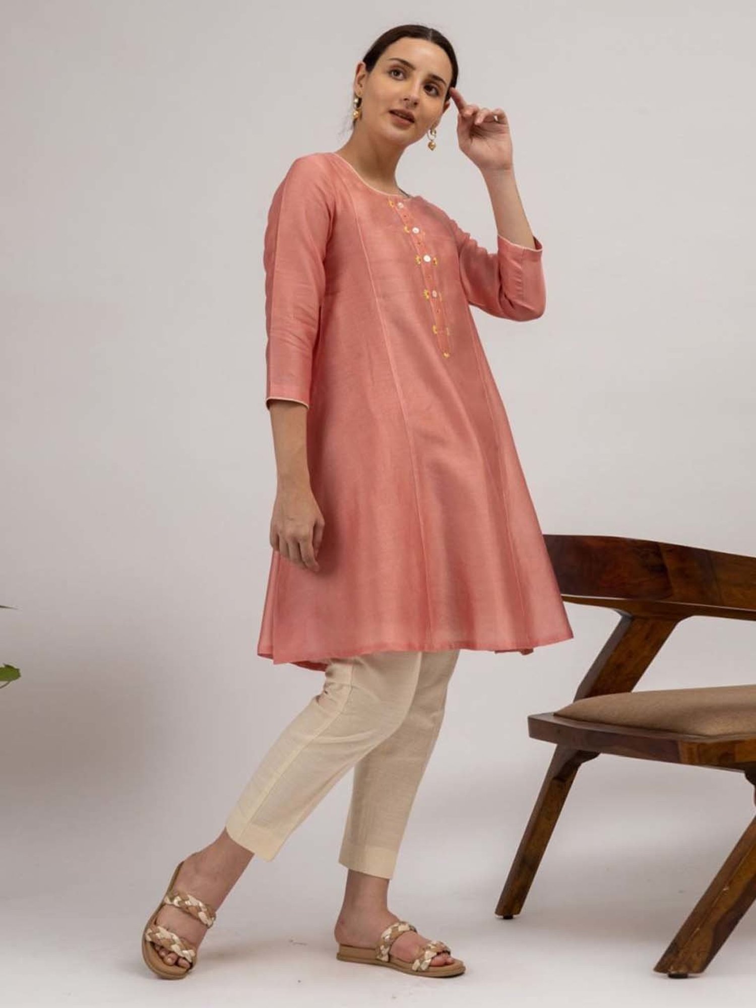 Mushio Pink Nina Hand Embroiderd Chanderi Silk Kurta With Slip
