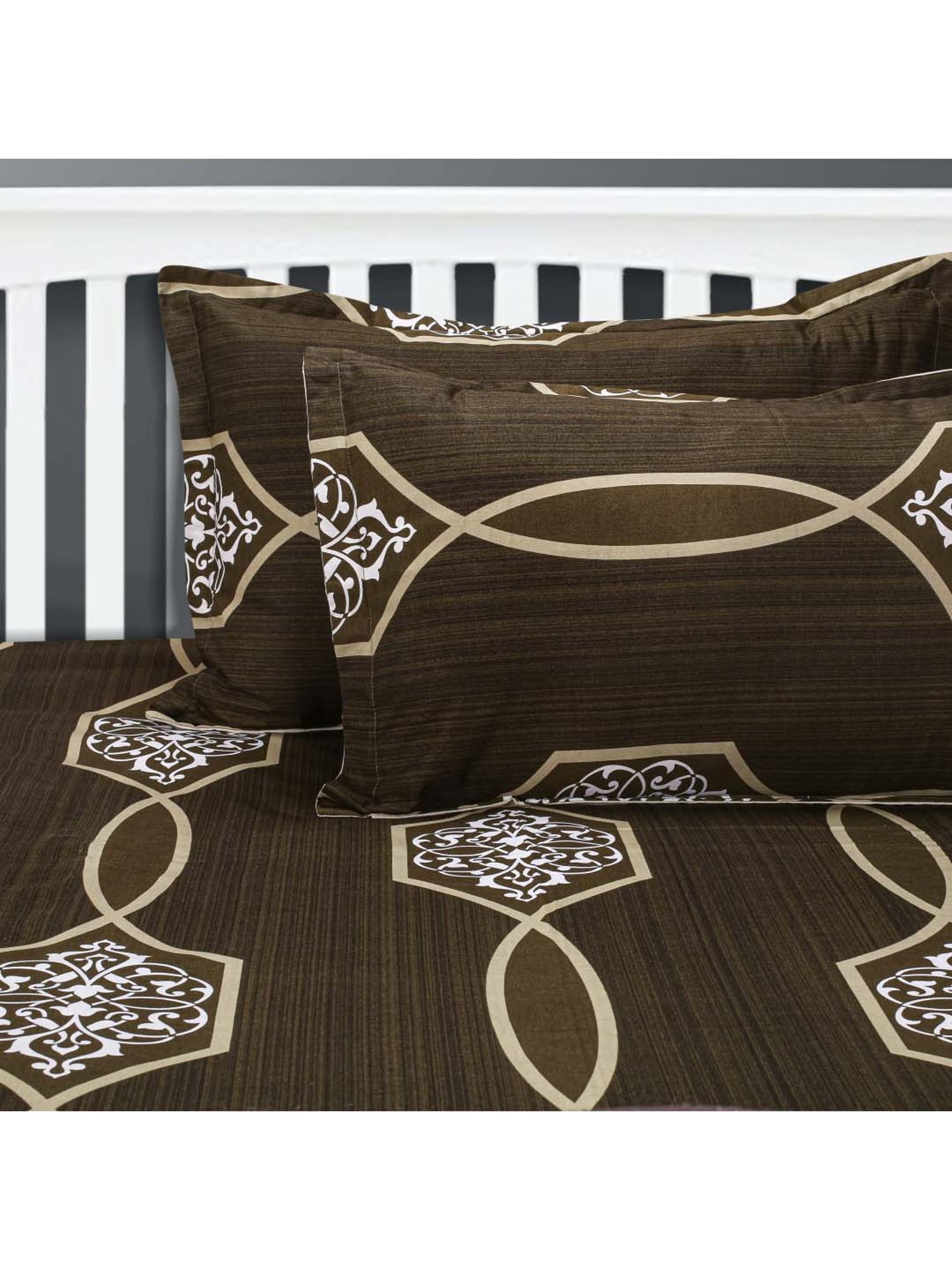 Swayam Zinnia Abstract Green 210 TC Cotton King Bedsheet with 2 Pillow Covers