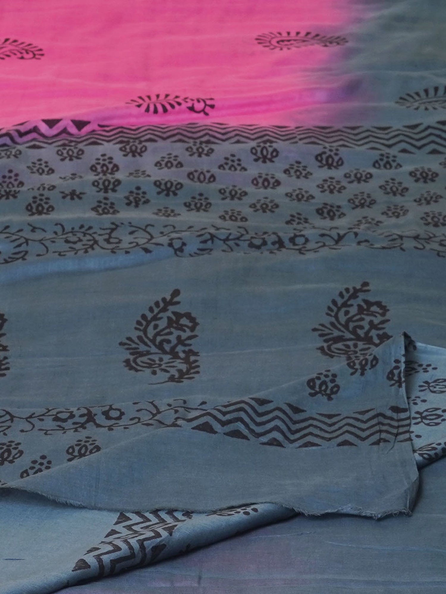 Unnati Silks Pink & Grey Cotton Printed Saree With Unstitched Blouse