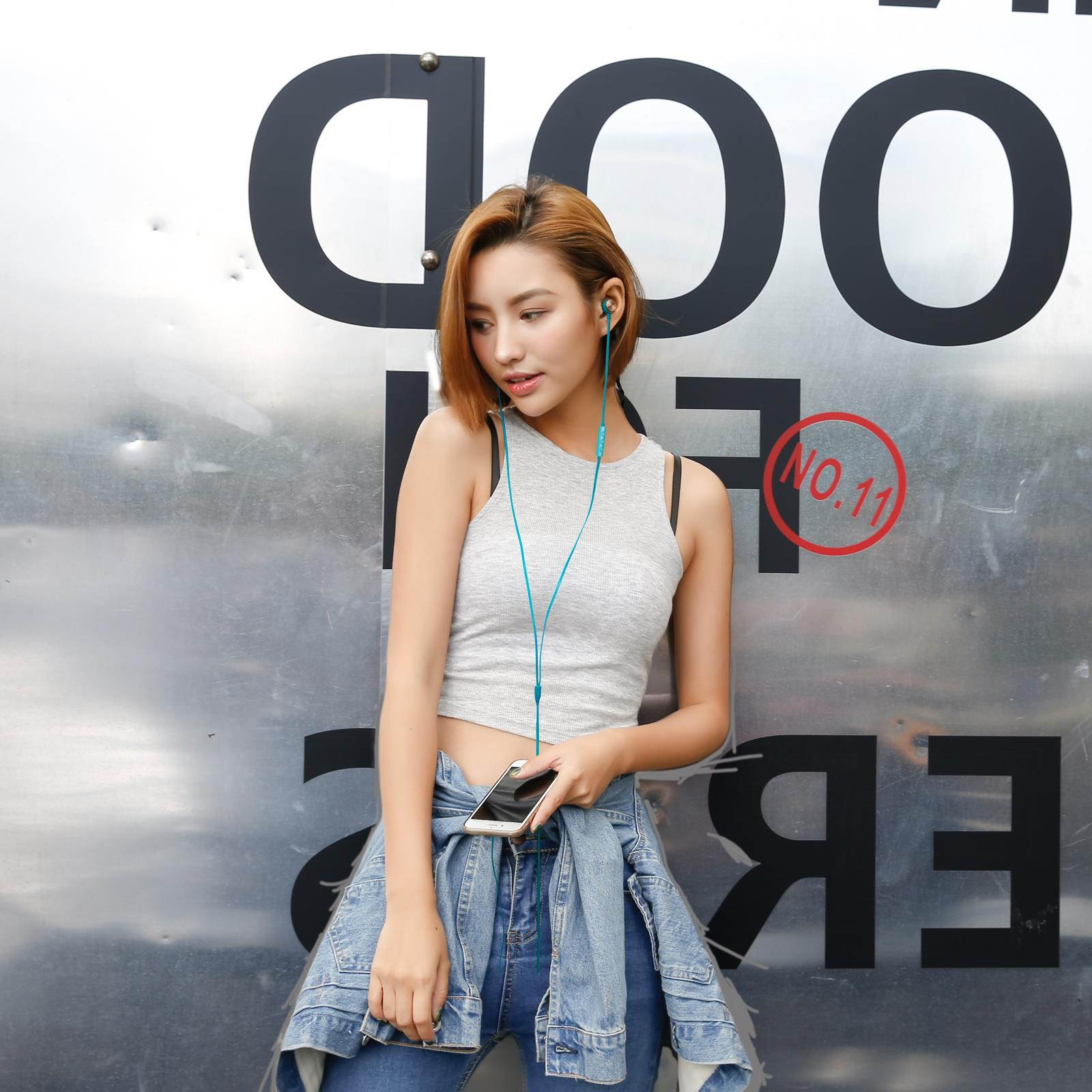 Edifier P293 Plus Headphones In-Ear Earphones Inline Volume Playback Controls Flat L Shaped Cable Comfortable Eartips - Green