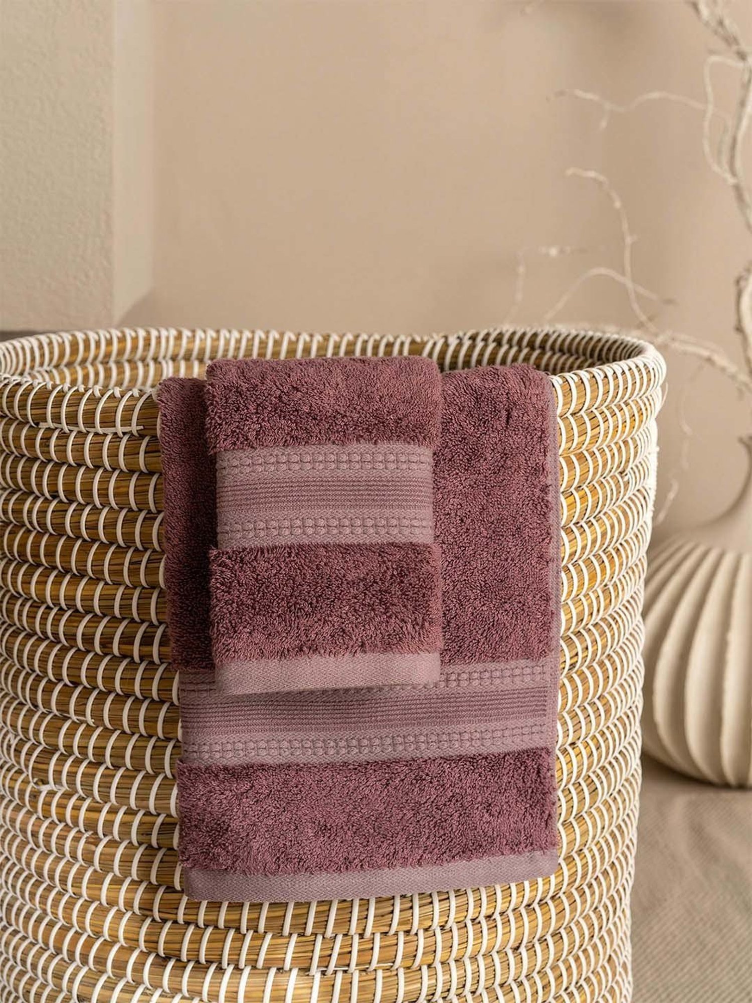 DDecor Magenta 650 GSM Bamboo Ecofriendly Hand Towel