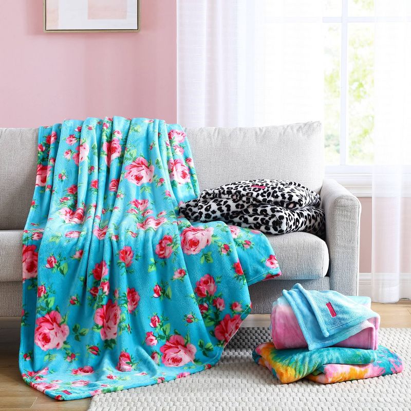 50"x70" Tie Dye Love Throw Blanket - Betseyville