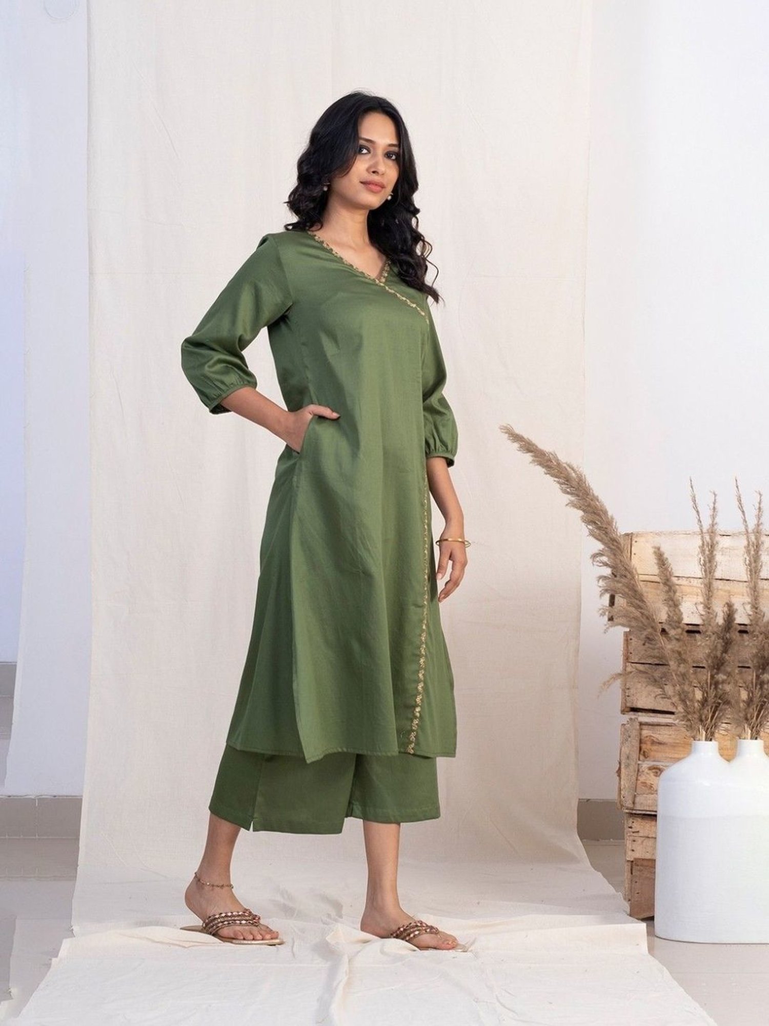 Akiso Jashn Green Angrakha Embroidery Kurta