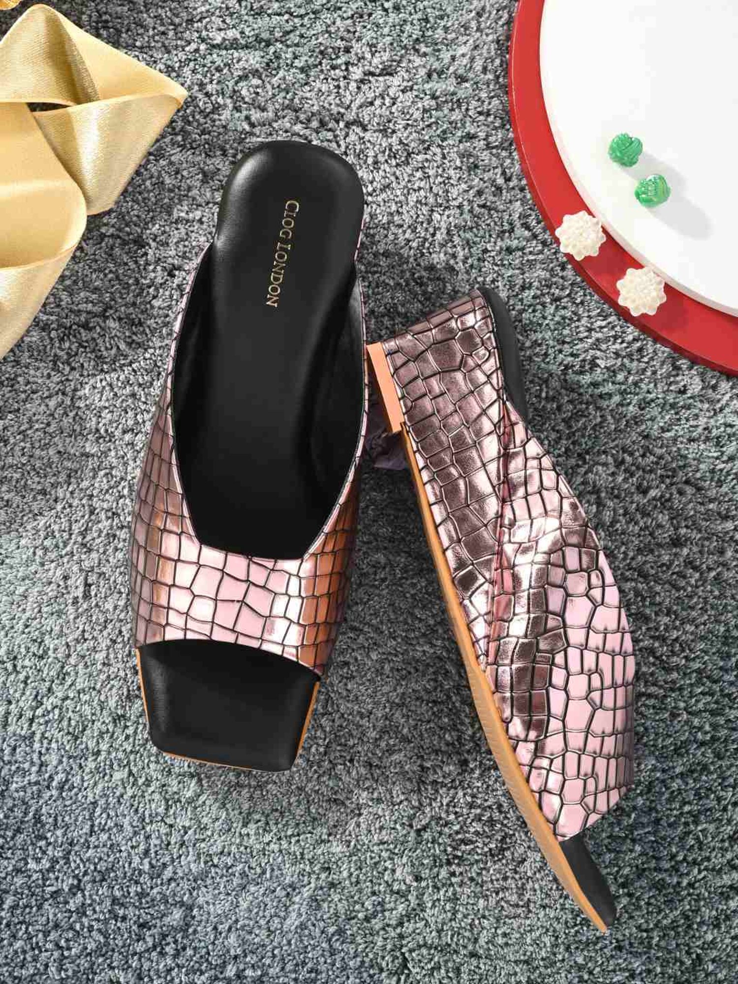 Clog London Women's Pink Casual Wedges