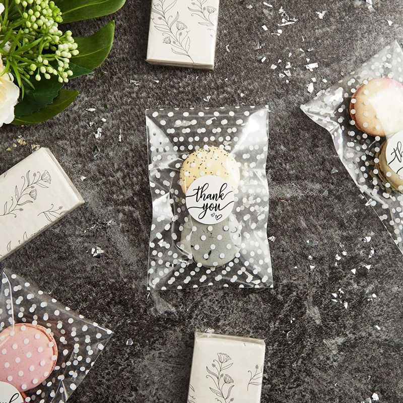 Sparkle and Bash 250 Pack White Polka Dot Cellophane Cookie Bags, Treat Bags with Thank You Stickers, 4 x 6 in