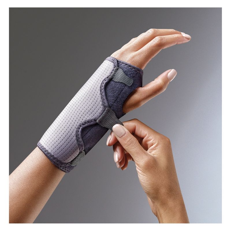 FUTURO Comfort Stabilizing Wrist Brace, Adjustable