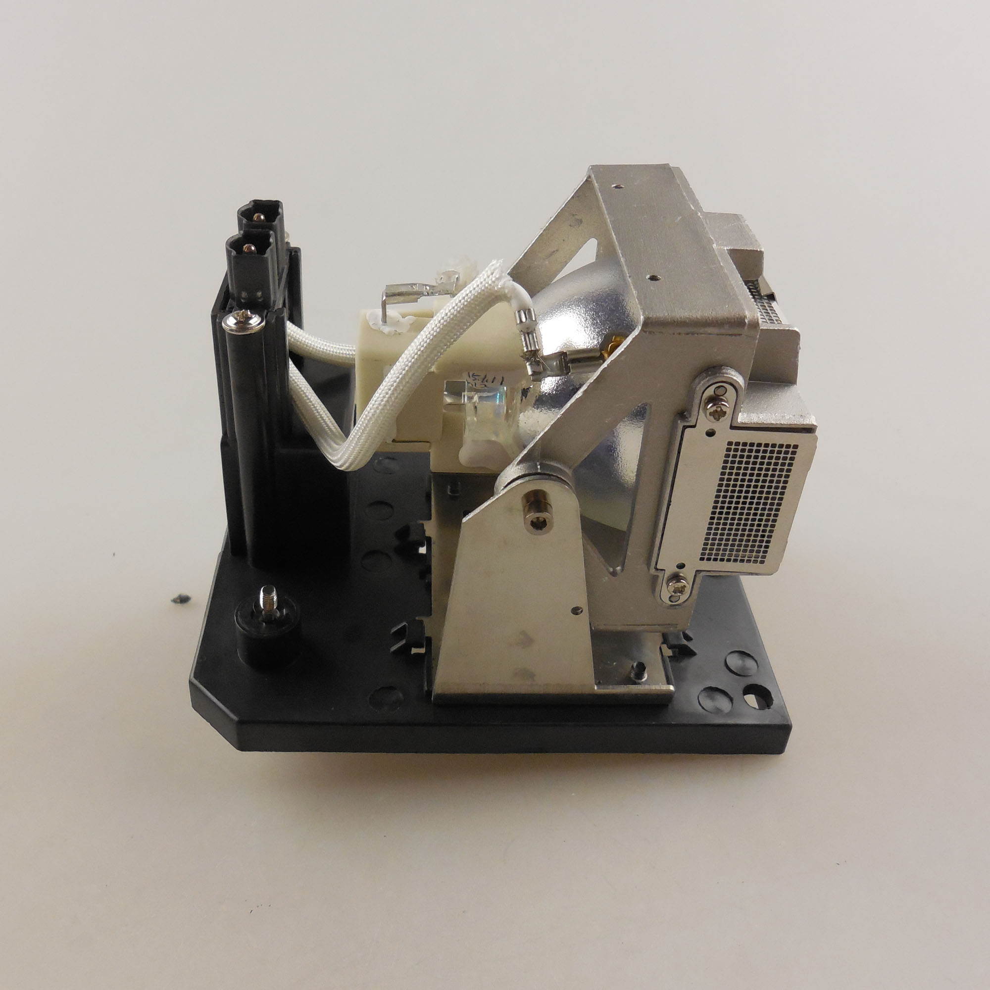 Replacement Projector Lamp/bulb POA-LMP117/POALMP117 for SANYO PDG-DWT50 / PDG-DWT50L / PDG-DXT10 / PDG-DXT10L/6103358406