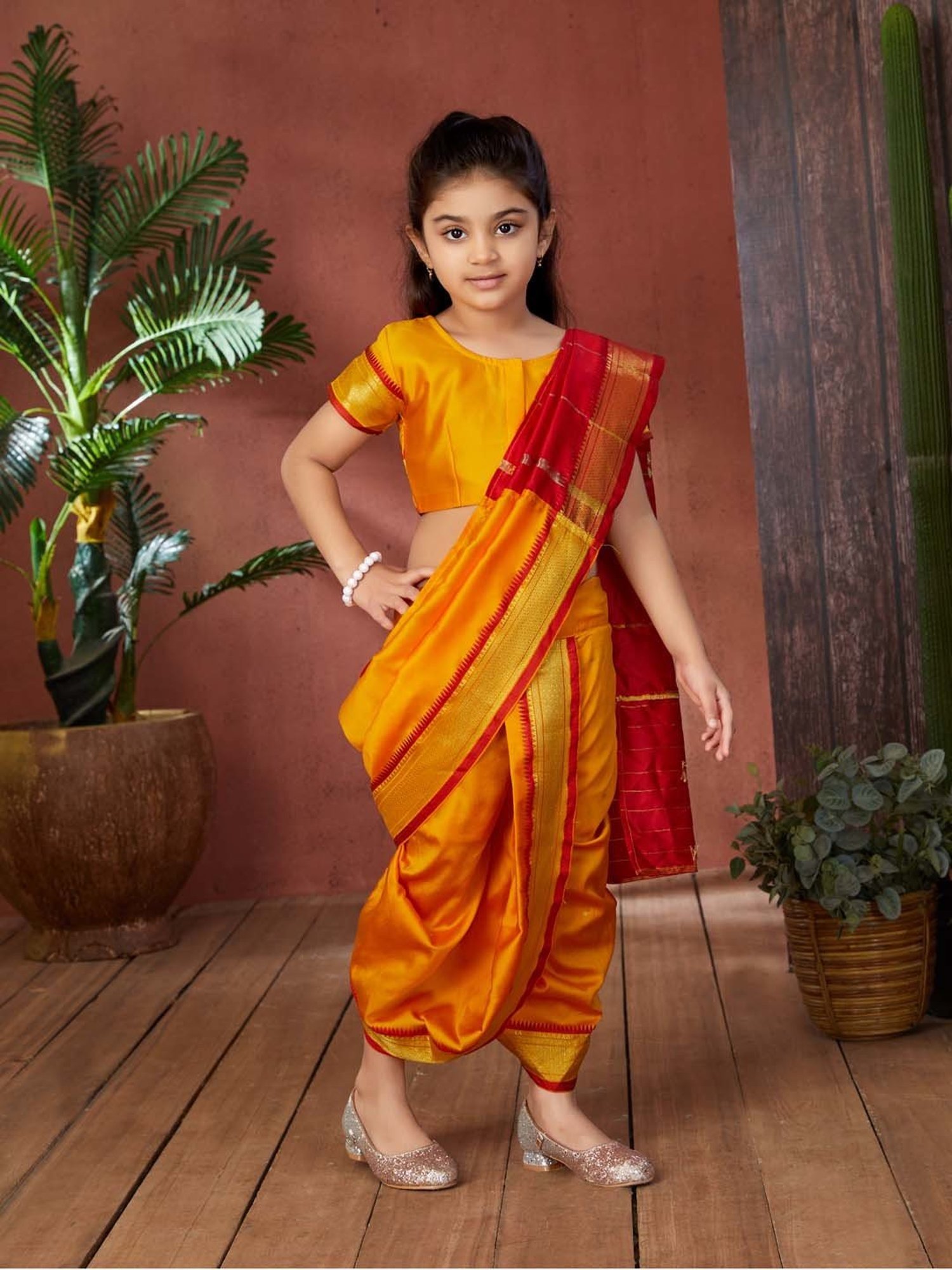 LilPicks Kids Green & White Regular Fit Saree