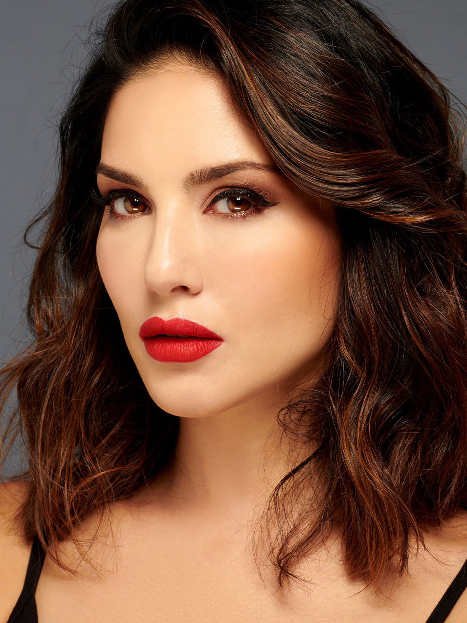StarStruck By Sunny Leone Matte Liquid Lip Color Cherry Bomb - 6 ml