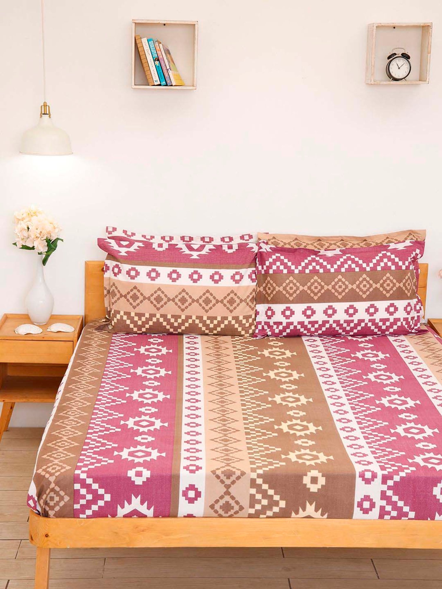 Ariana Red & Brown Cotton 144 TC Queen Bedsheet With 2 Pillow Covers