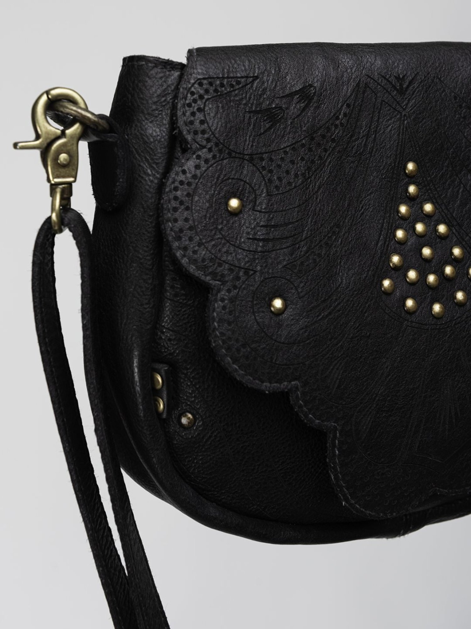 Art N Vintage Carob Black Leather Textured Small Sling Handbag