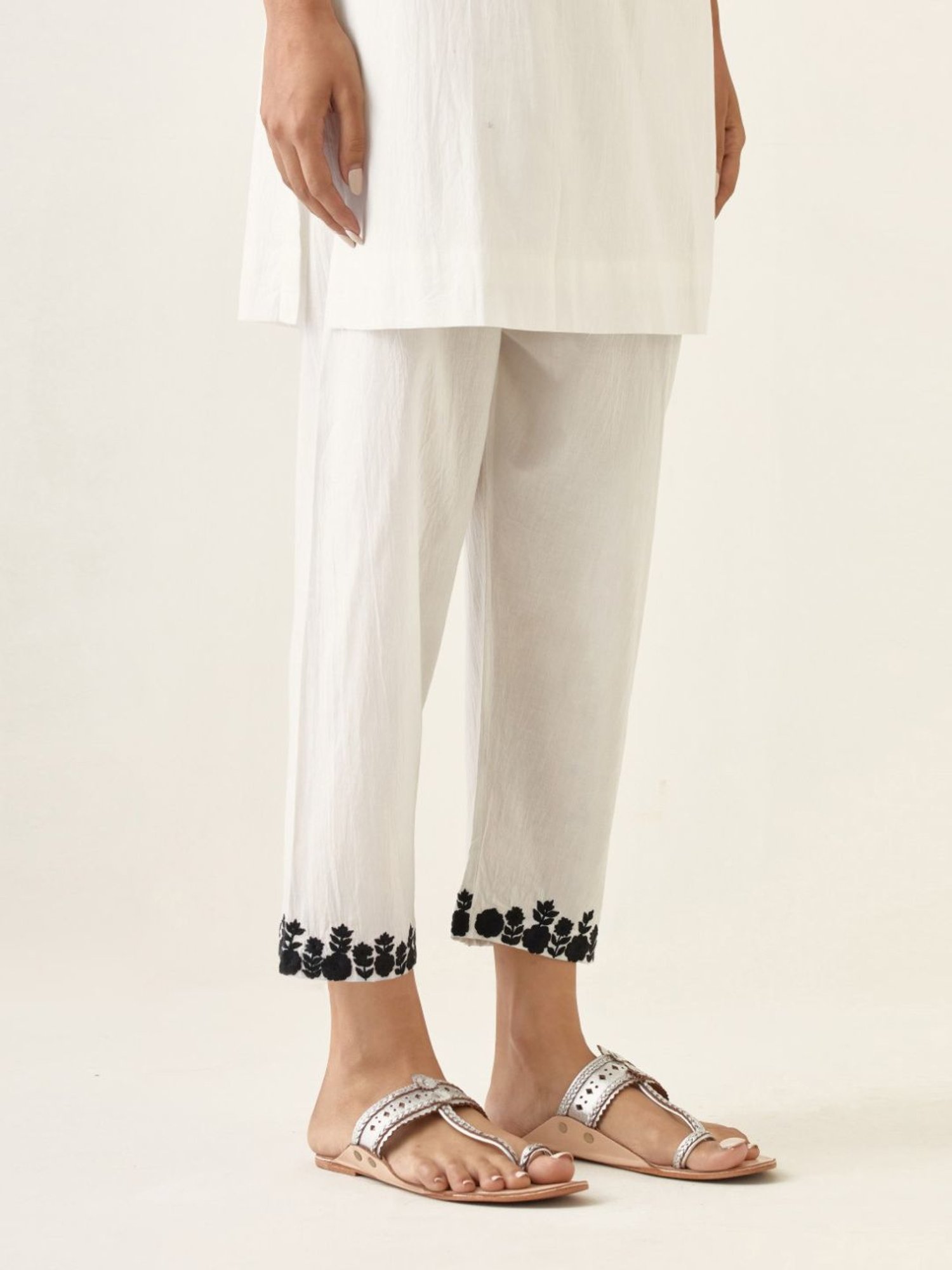 Vinusto Black & White Summer Nostalgia Kurta with Pant and Scarf