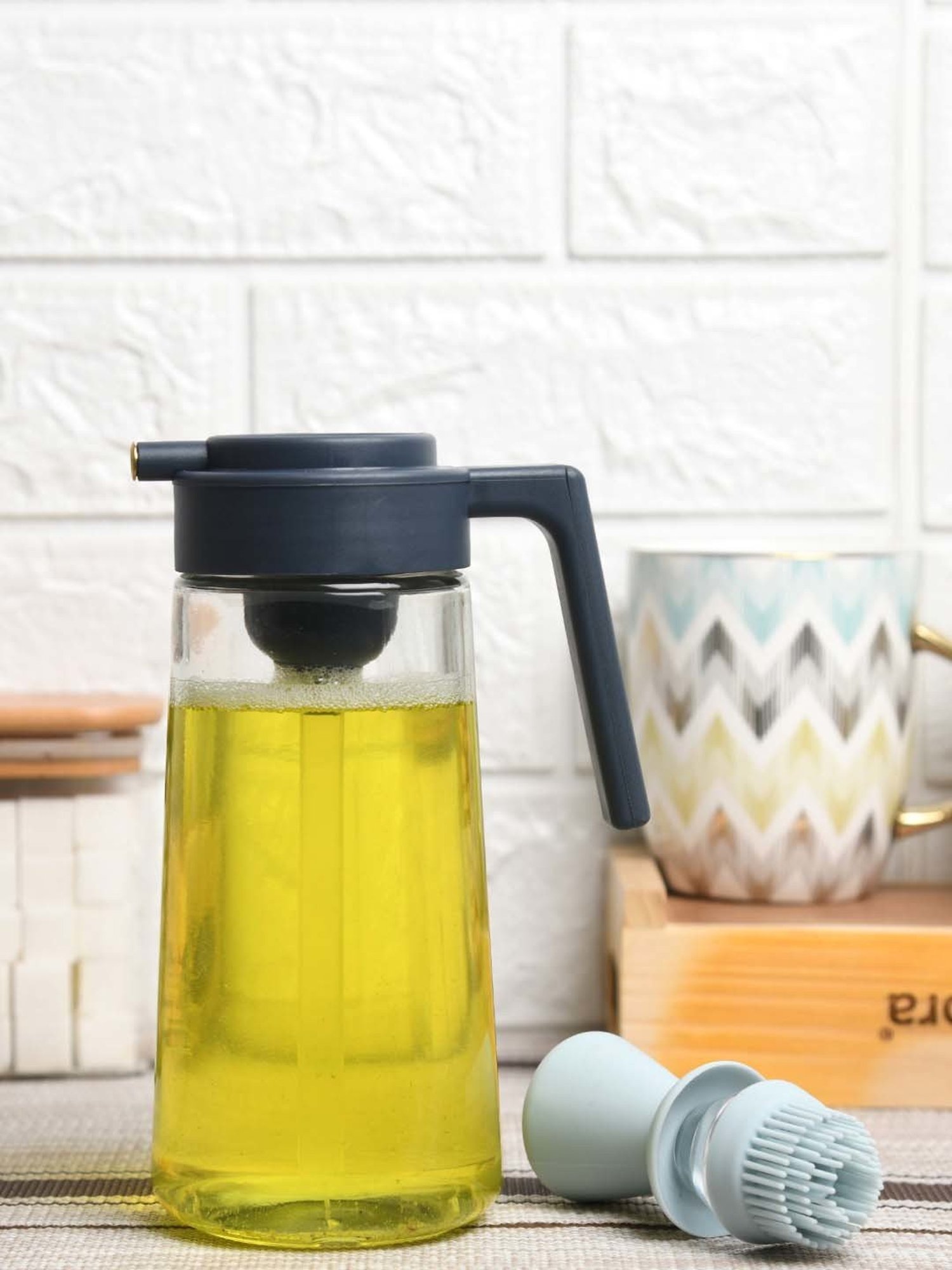 COLE & MASON White & Beige Ceramic Pourer - Set of 1