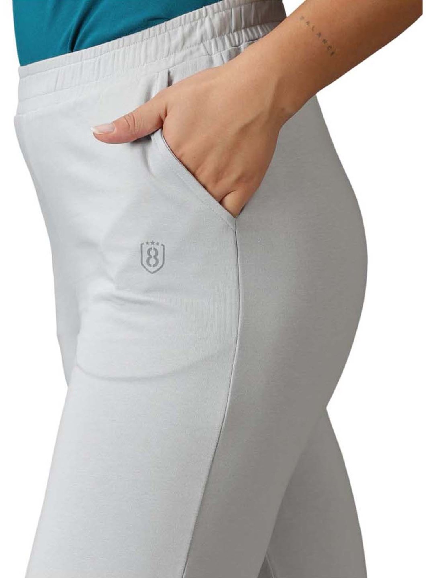 Domin8 Women Regular Fit Capri With Elasticated Waist & Side Pockets