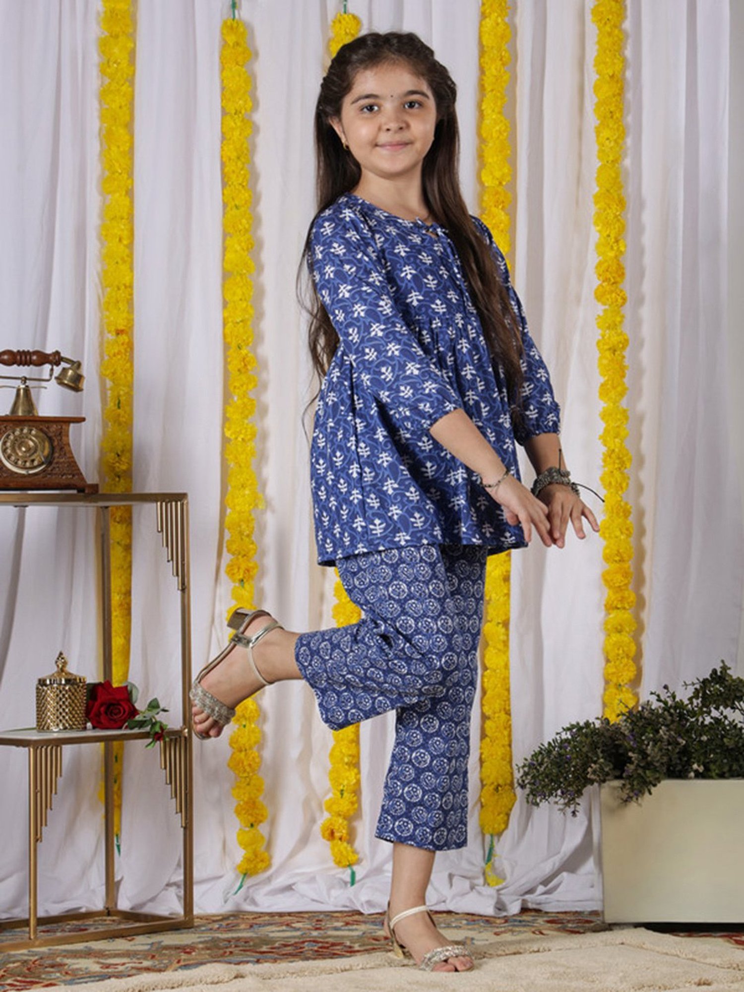 NEUDIS Girls Navy Floral Print Kurta with Trousers