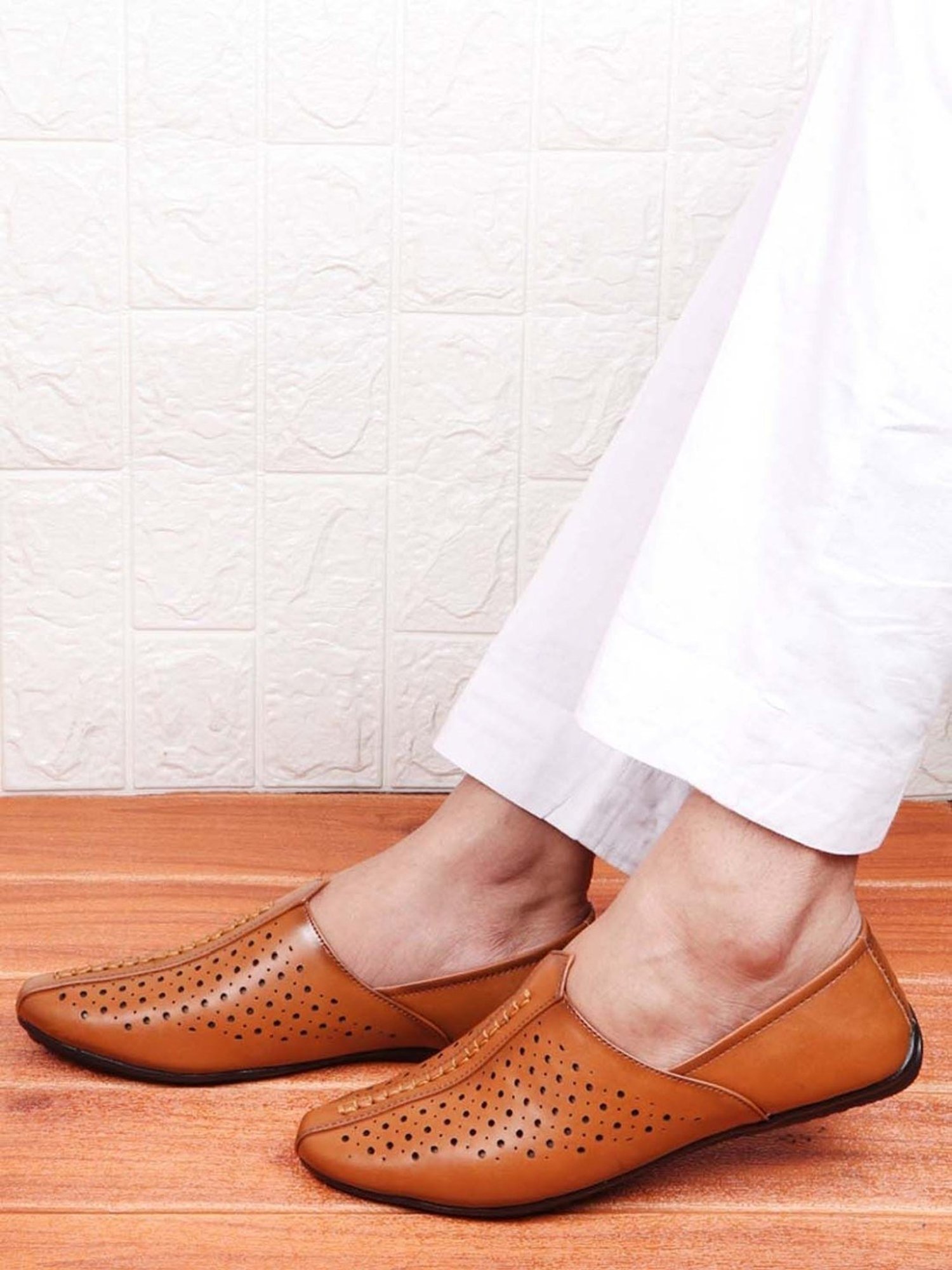 Fausto Men's Tan Ethnic Juttis