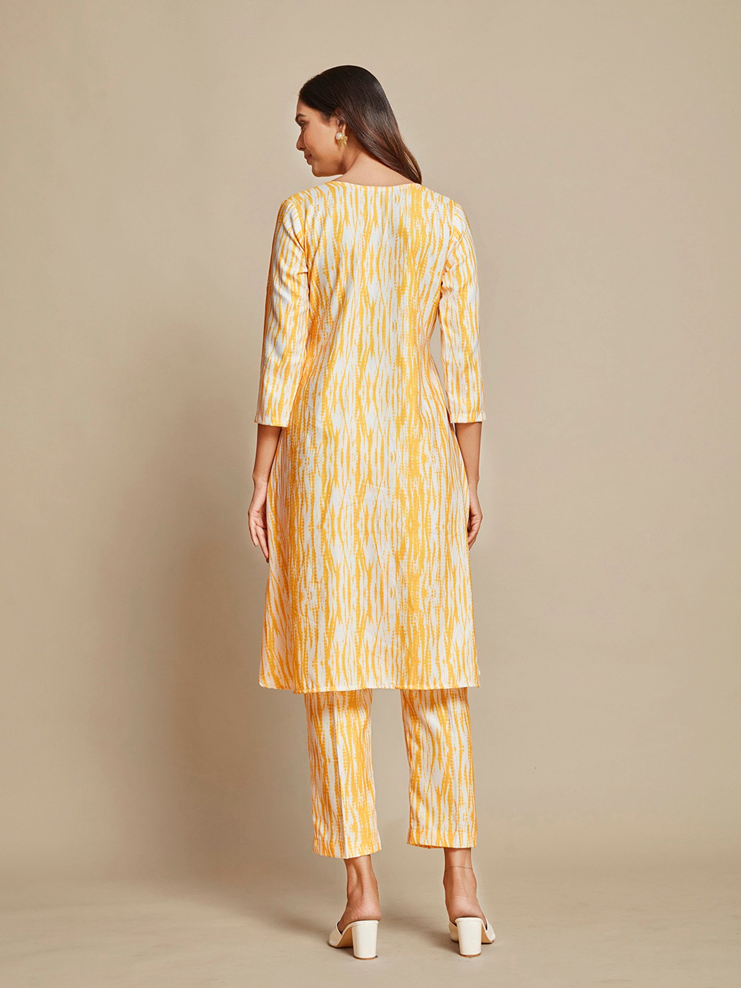 Anubhutee Yellow Printed Kurta Pant Set