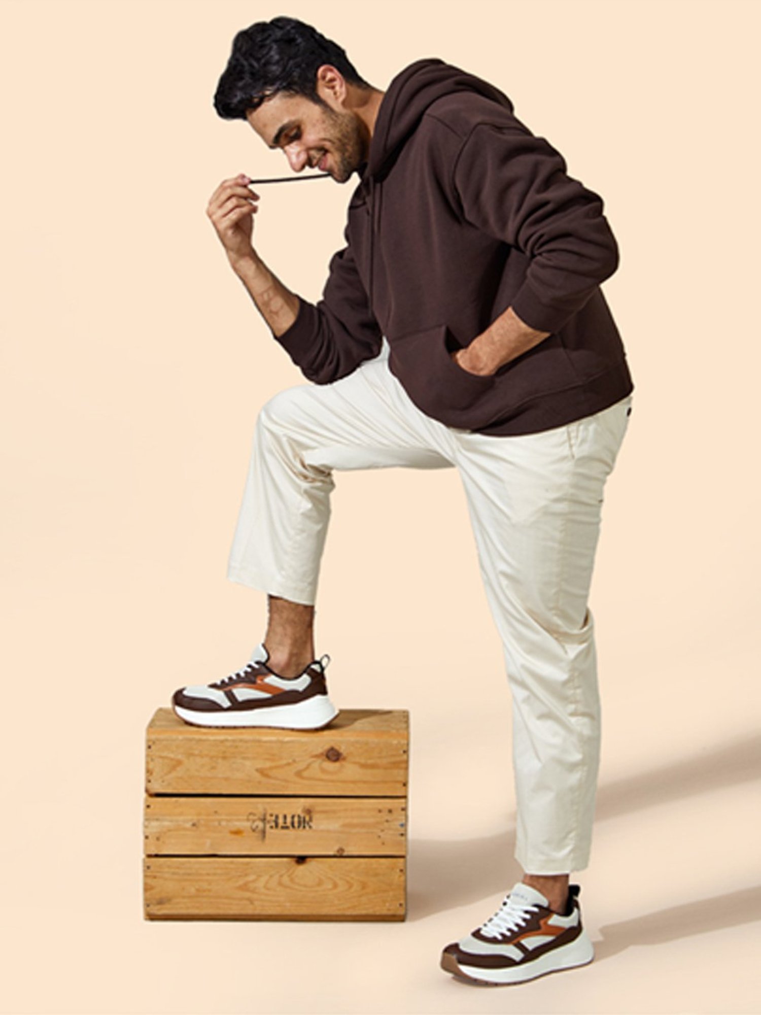 Neemans Men's Cosmo Off White & Brown Running Shoes