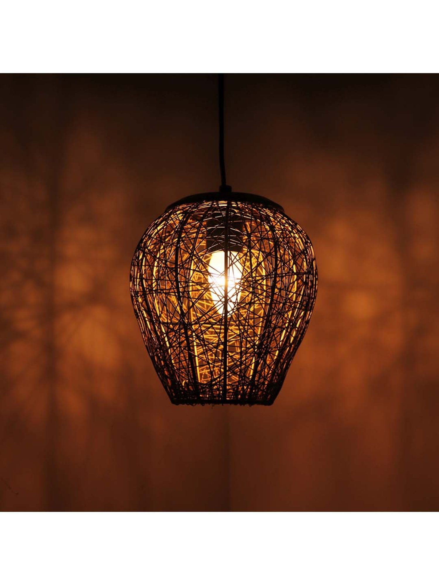 ExclusiveLane 'Glamorous Mesh' Black Iron Hand-Etched Pendant Lamp - Set of 1