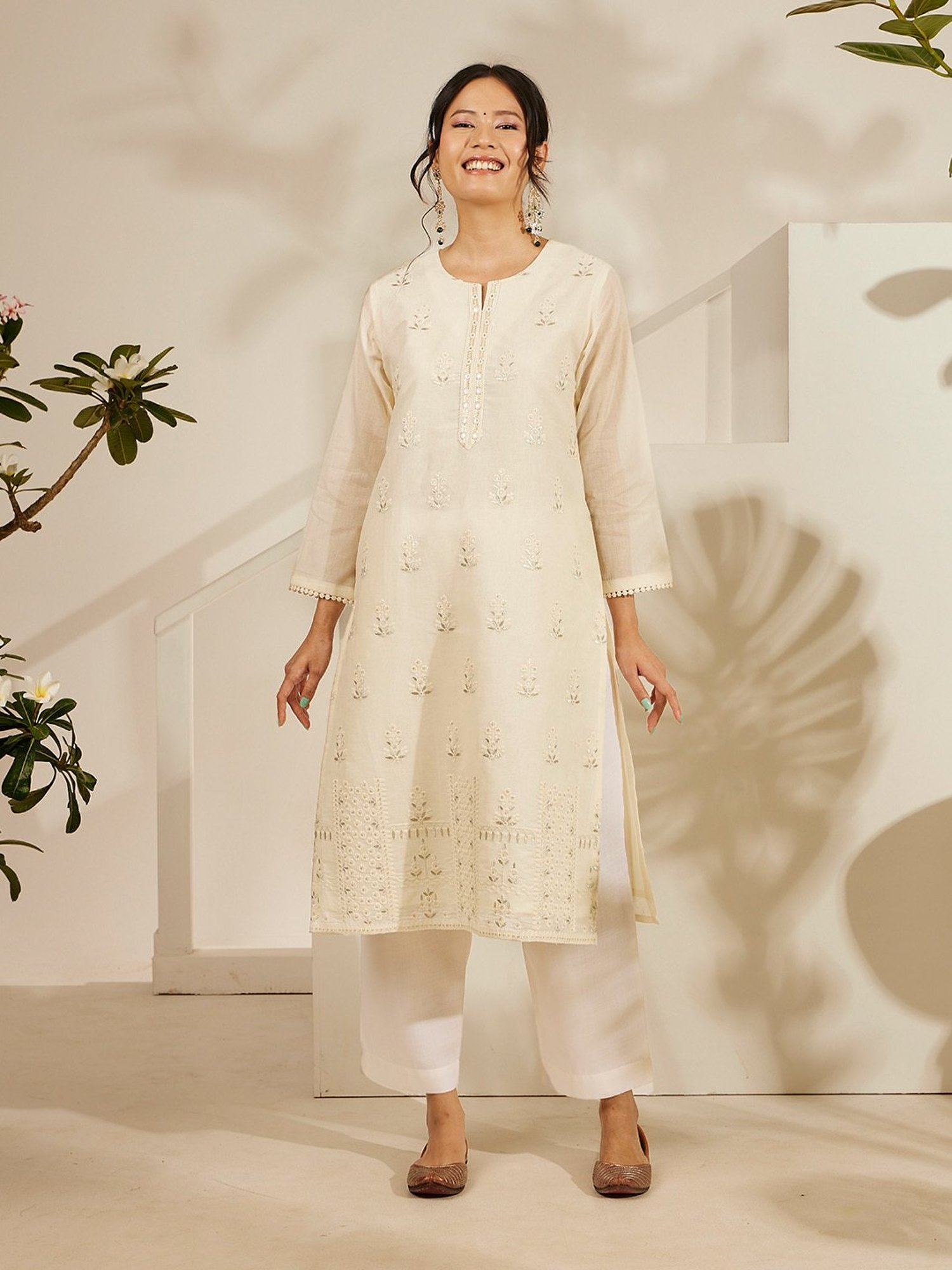 Daali Cream Mul Round Neck 3/4 Sleeves Summery Whites Kurta with Two Pockets