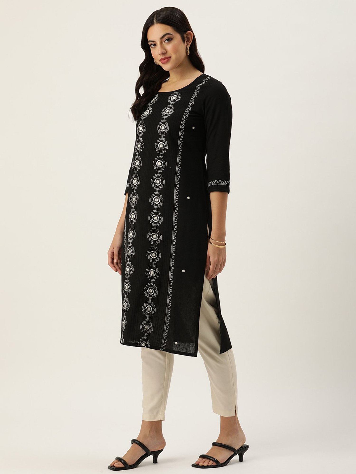 Amukti Black Cotton Embroidered Straight Kurta