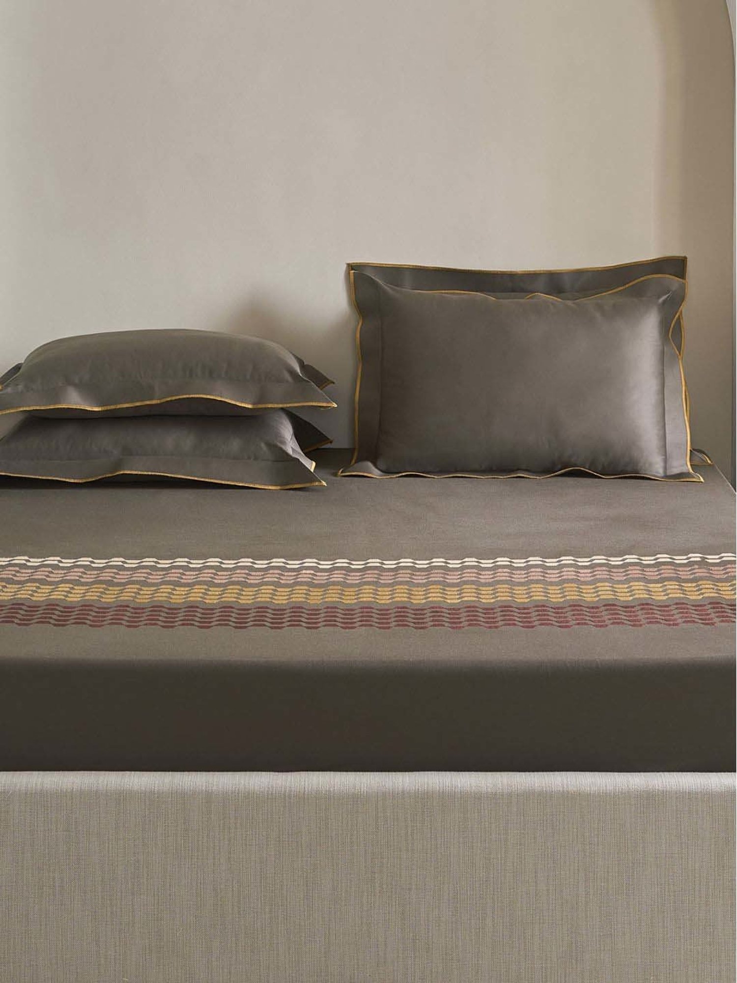 Ddecor Live Beautiful Excellence XII Hot Fudge Cotton 210 TC King Bed Sheet with 2 Pillow Covers