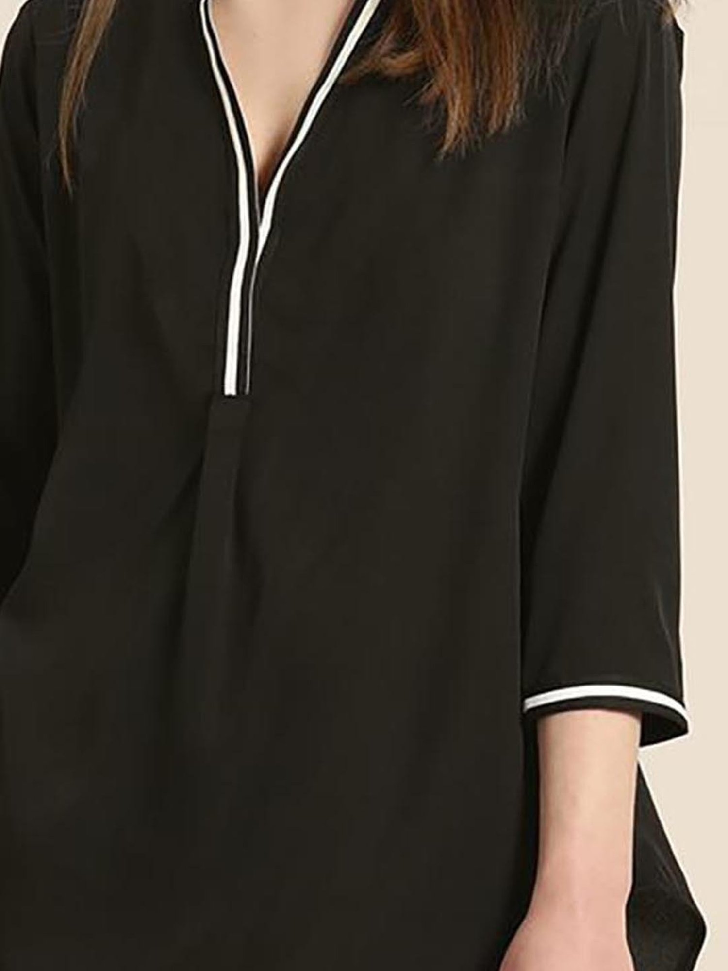 Qurvii Black Regular Fit Top