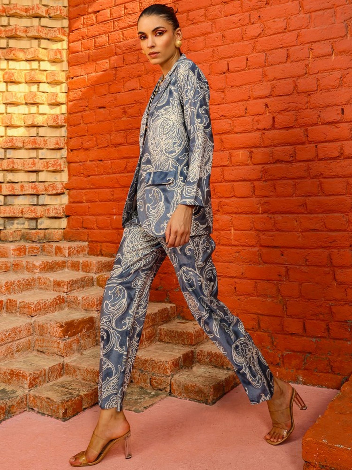 Zolo Label Blue Printed Top Pant Set With Blazer