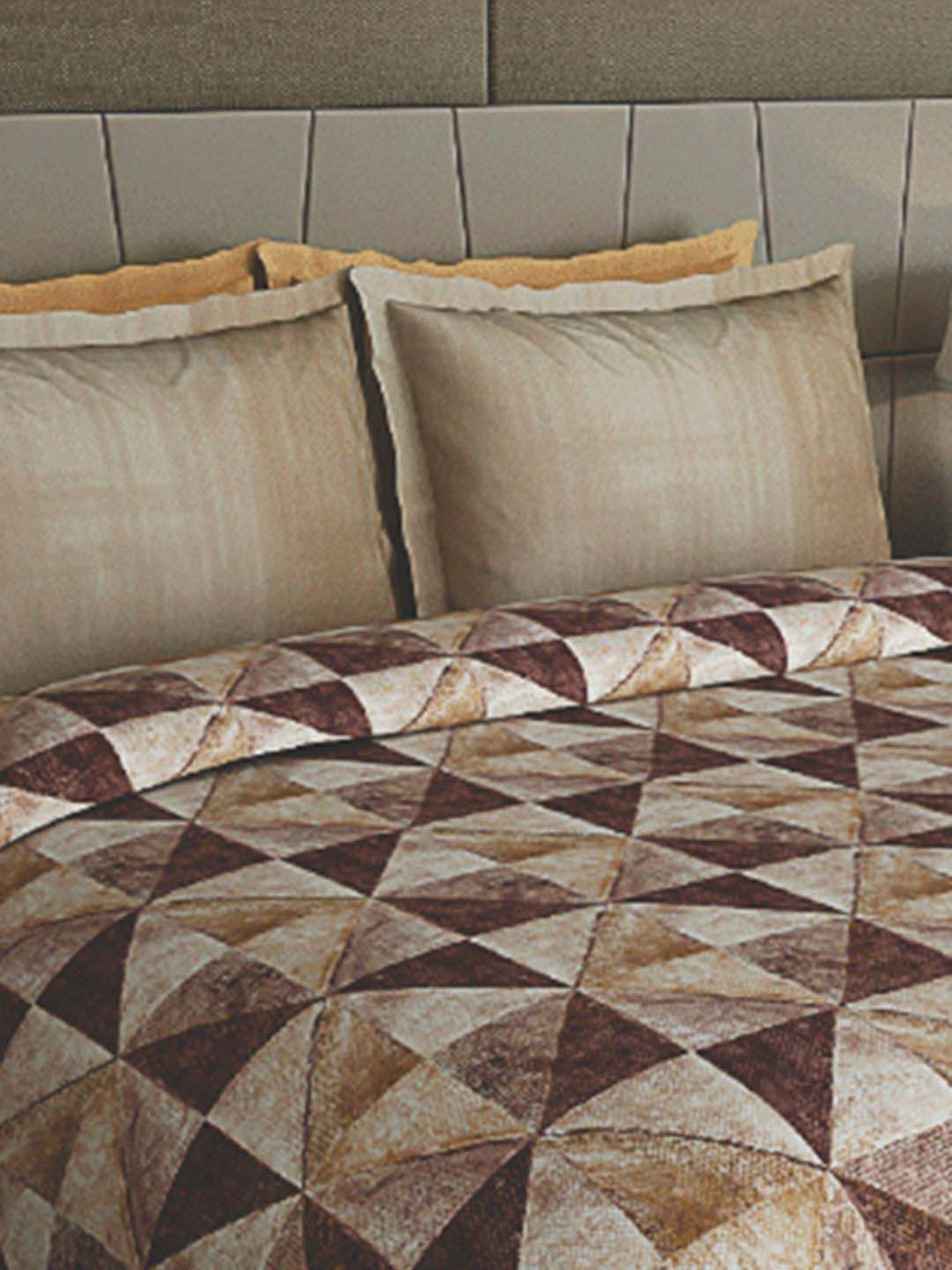 GM Geometric Brown Cotton 180 TC 150 GSM Reversible Single Bed Comforter