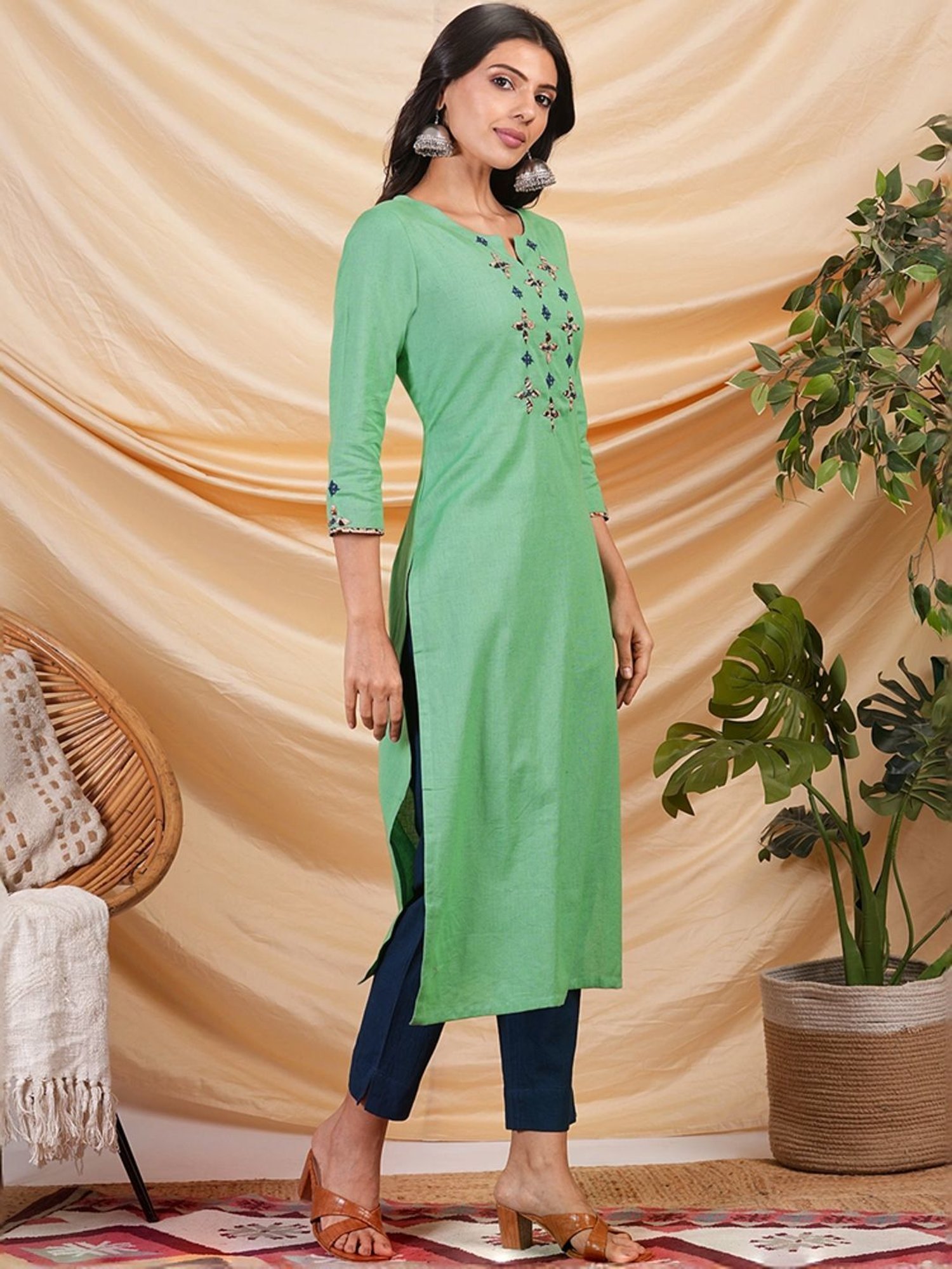 Kami Kubi Green Cotton Embroidered Straight Kurta