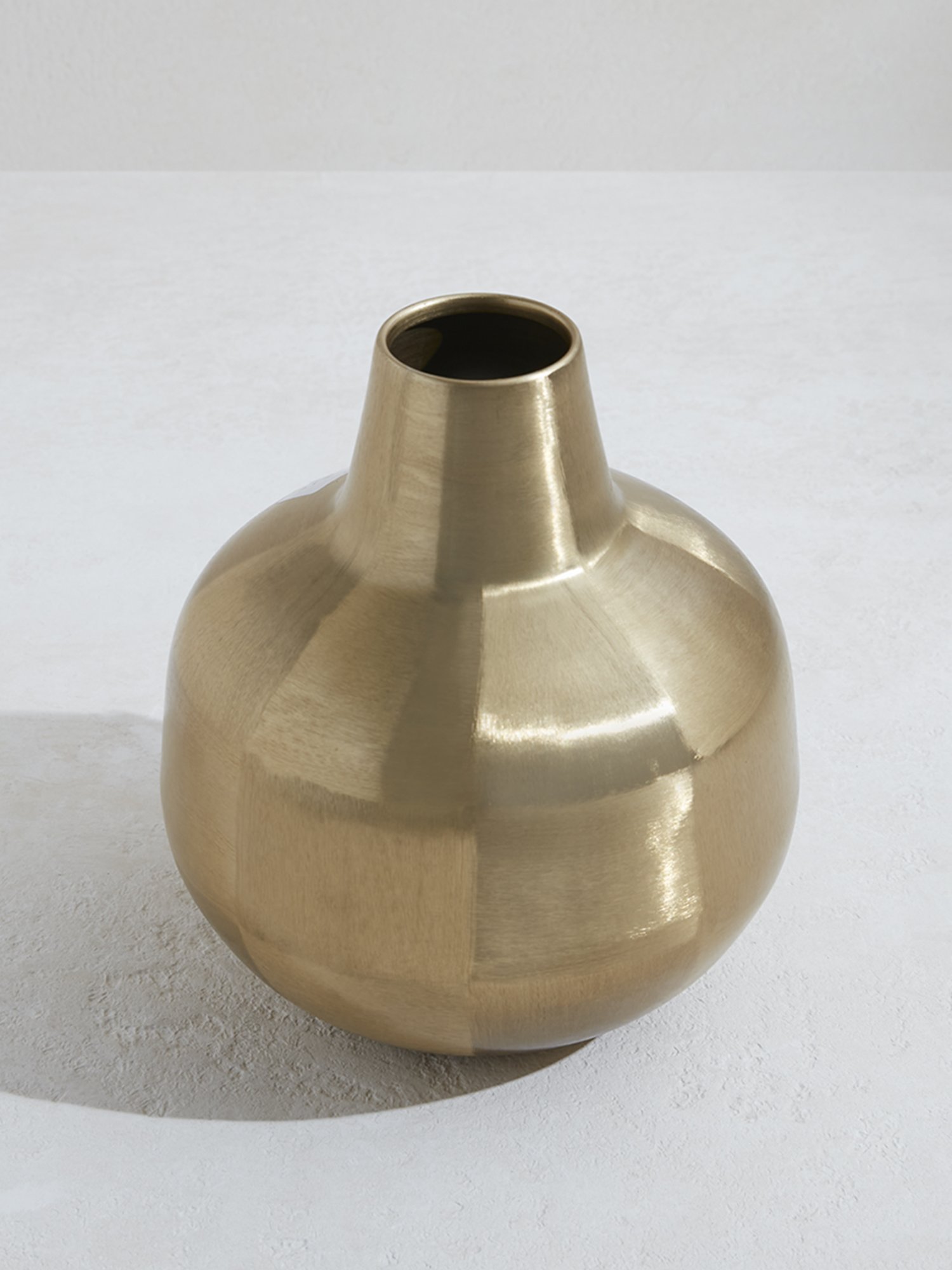 TAYHAA White Ceramic Leaf Shape Vase