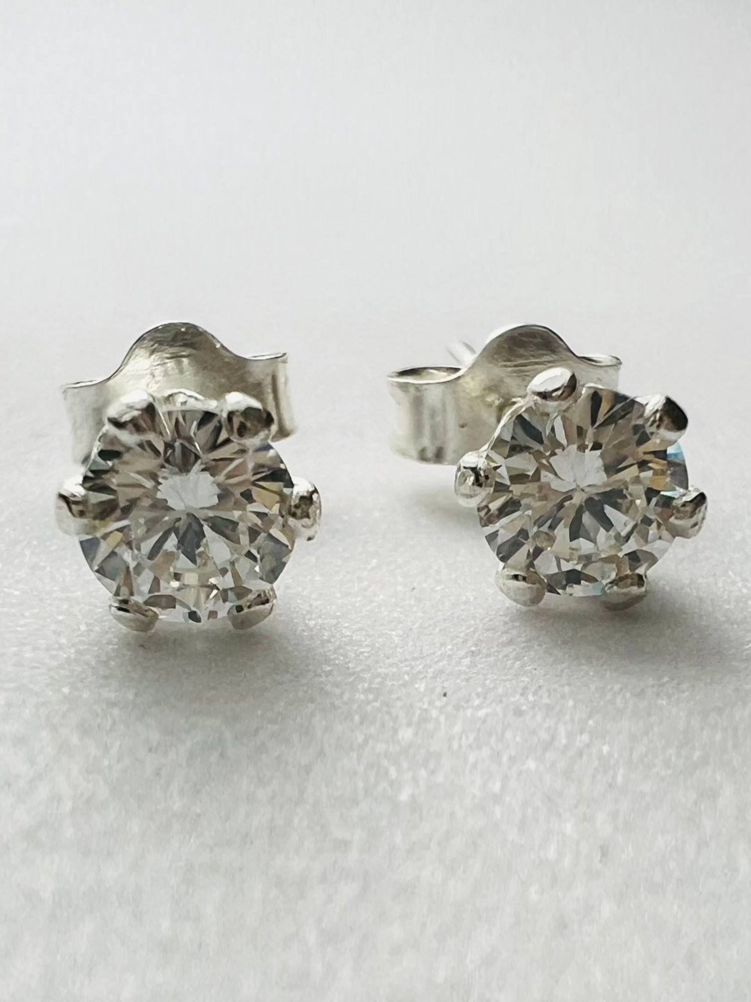 Arte Jewels 925 Sterling Silver Round Solitaire Stud Earrings for Women & Girls