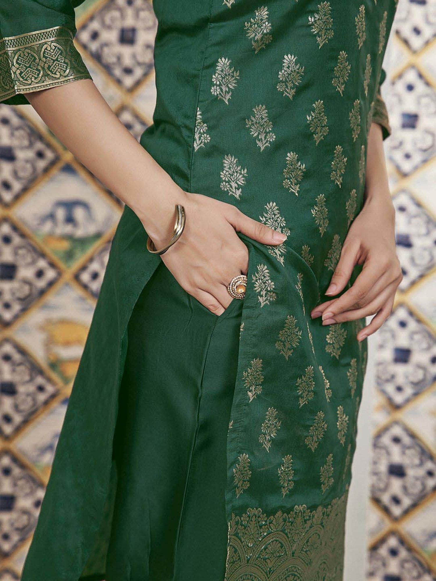 Skylee Green Woven Pattern Kurta Pant Set With Dupatta