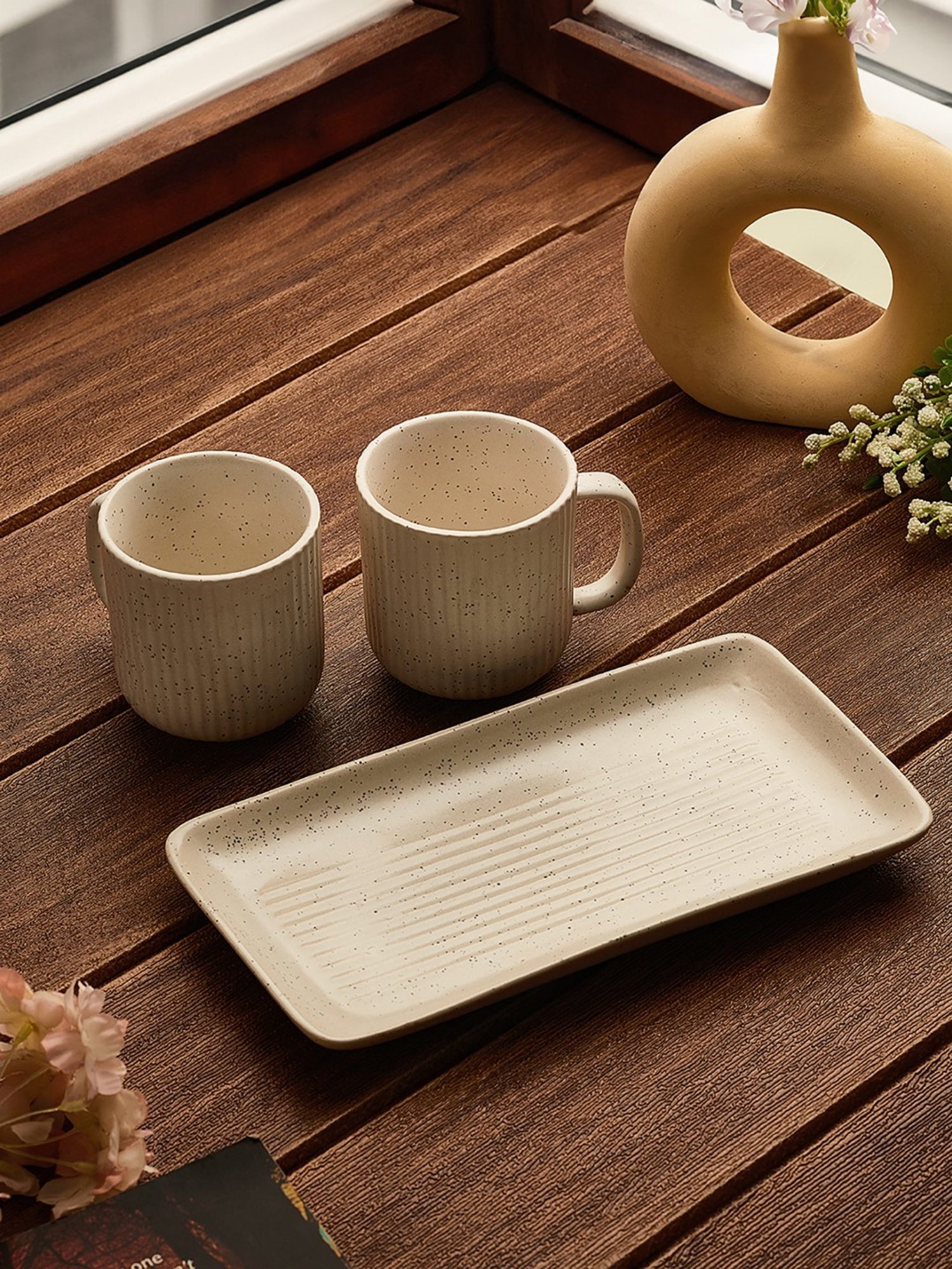 Trovea's Charming and Practical addition White Ceramic 2 Mugs & 1 Tray Tea Set