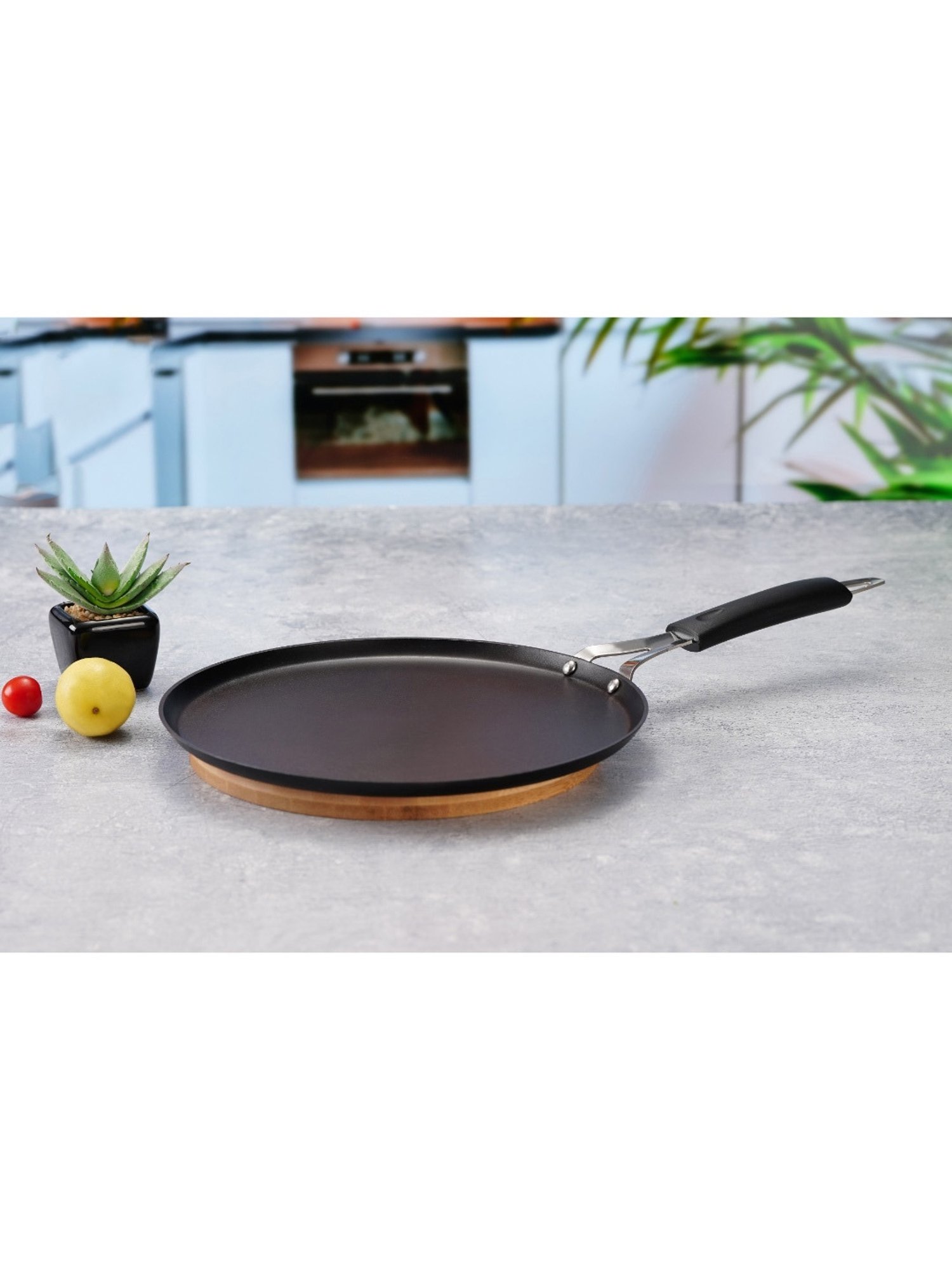 Sumeet  Pre Seasoned Carbon Steel (Iron) Flat Tawa for Dosa, 26cm, Gas & Induction-Friendly, Black