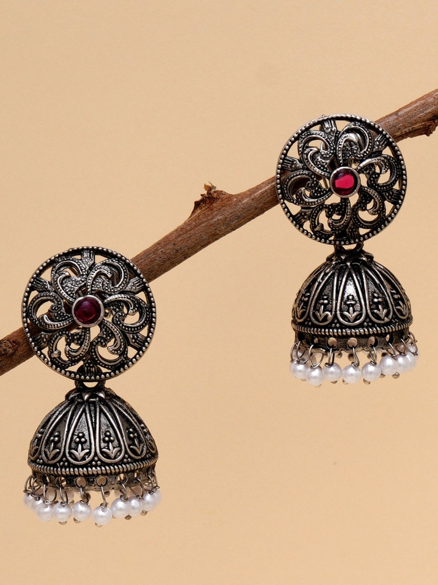 Karatcart Oxidized Silver Round Jhumki Earrings