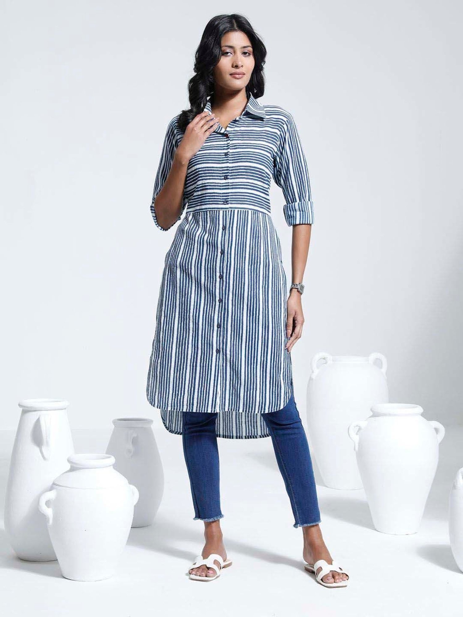 VASTRAMAY Blue Printed Straight Kurta