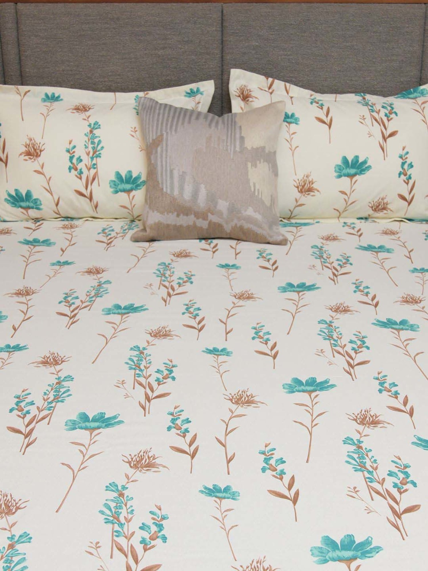 Urban Space Turquoise & White Cotton 200 TC Orchid Blooms King Fitted Bedsheet with 2 Pillow Covers