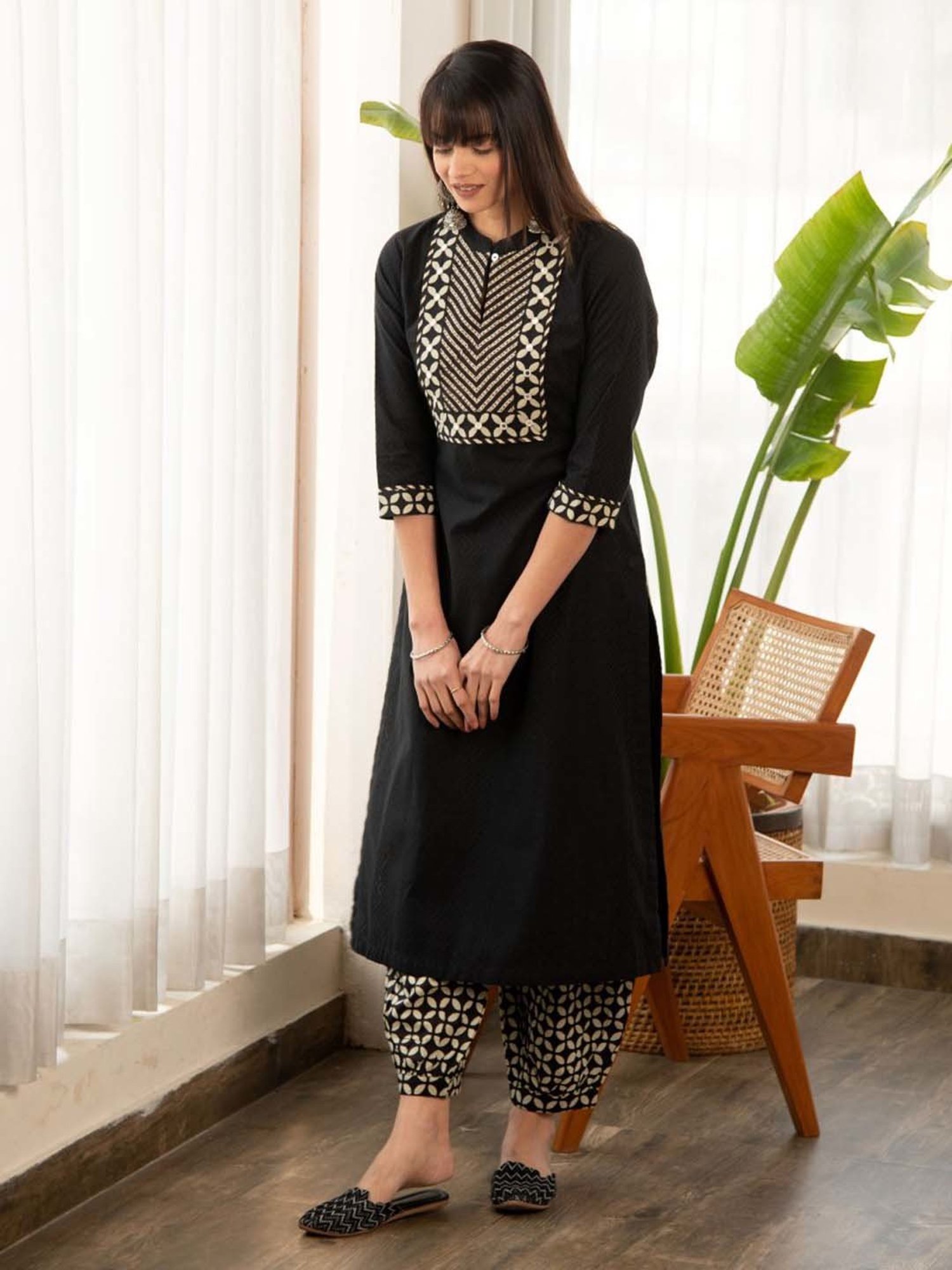 Ekohum Black Dobby Straight Kurta Flower Print Afghani and Pant Set