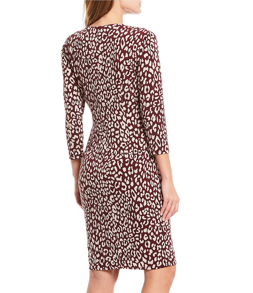 Jessica Howard 3/4 Sleeve V-Neck Side Twist Printed Sheath Dress