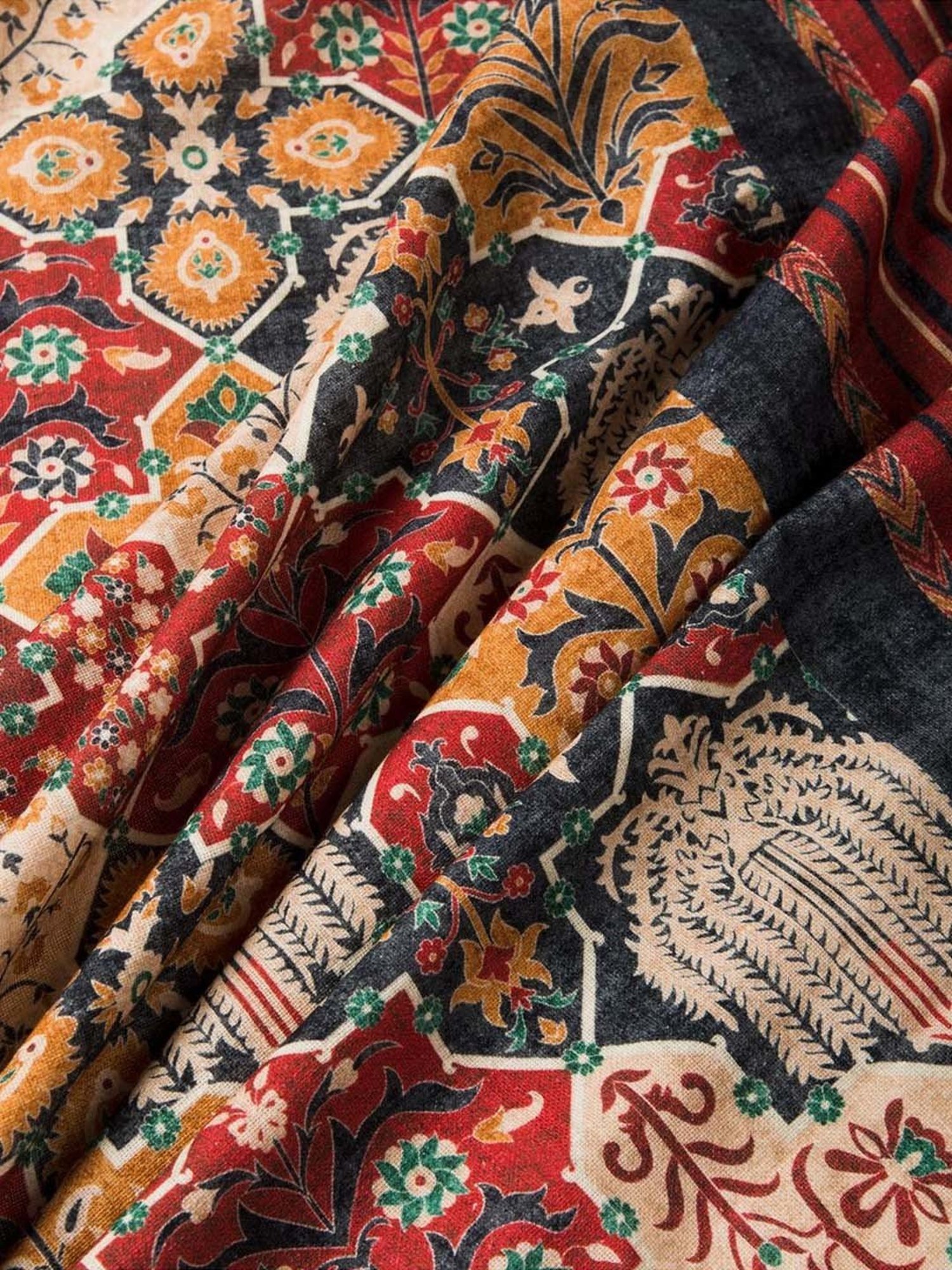 DDECOR Live beautiful Geometric Insignia Dove 210 TC Cotton Comforters - Set of 3