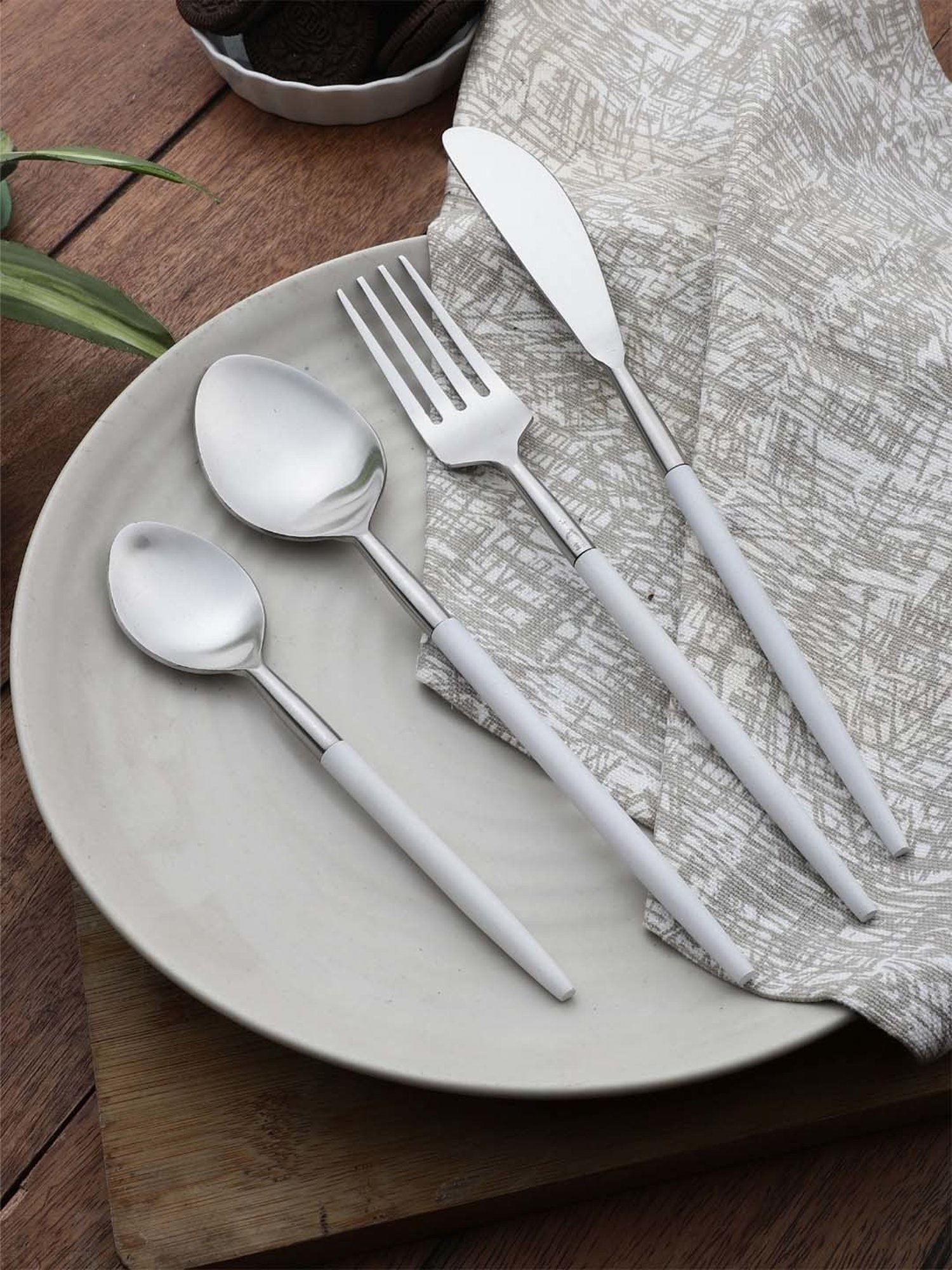 VarEesha Radiant Silver & White Stainless Steel Cutlery - Set of 4