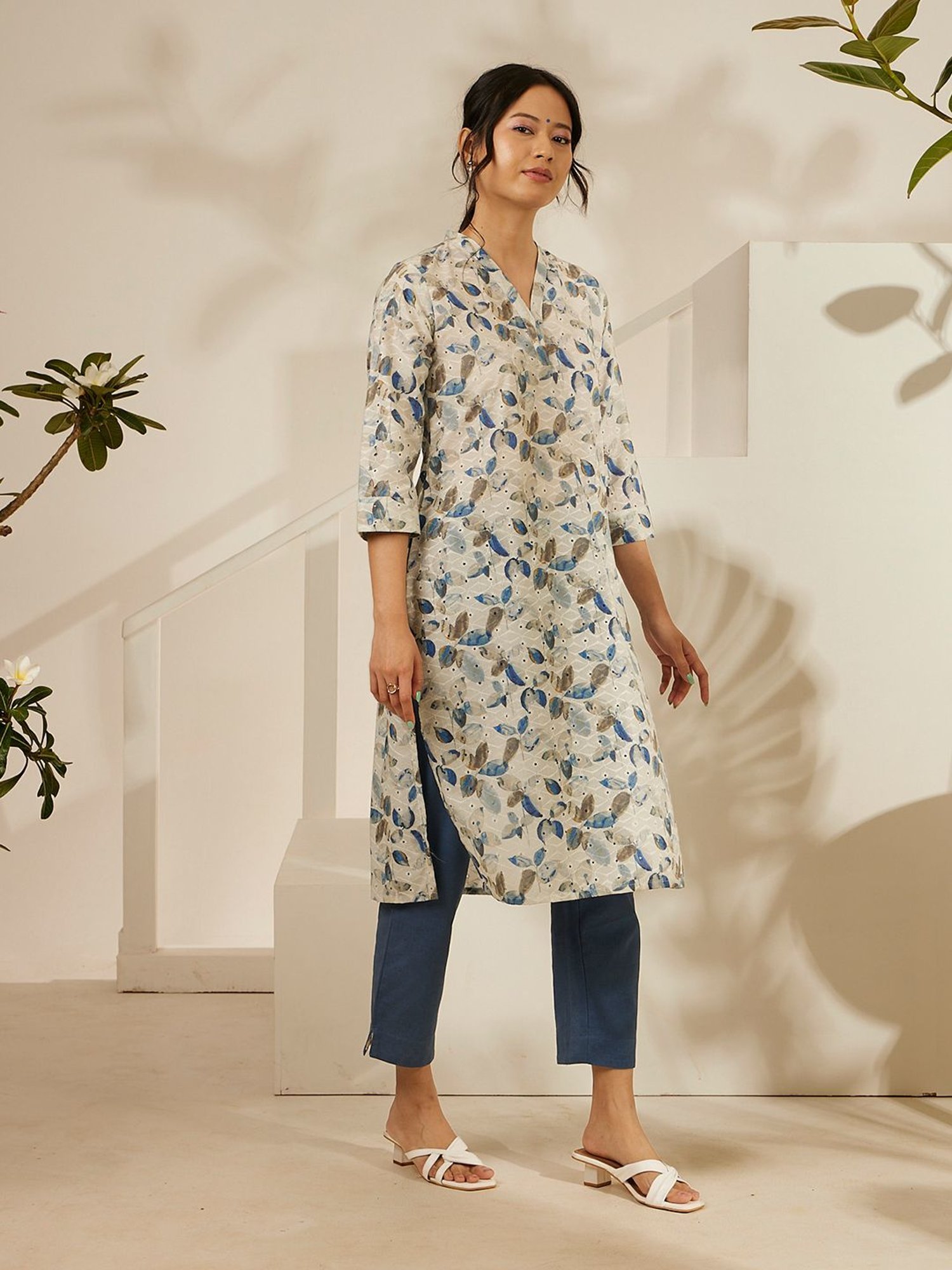 Daali Grey Schiffli V Neck 3/4 Sleeves Kurta with Two Pockets