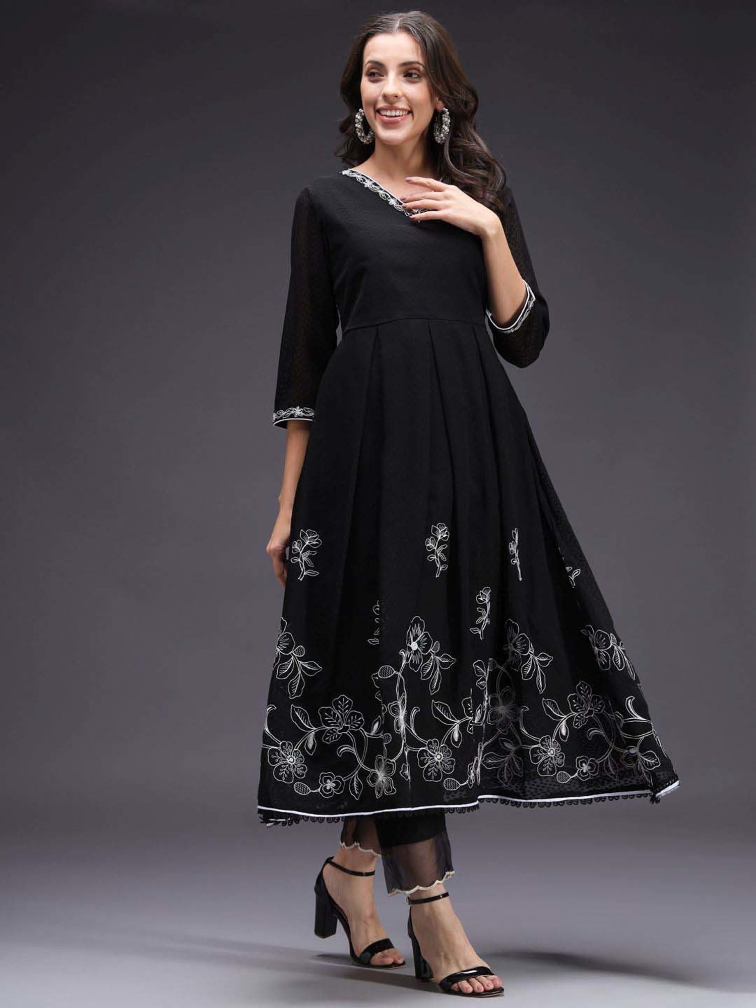 Heeposh Black Embroidered Kurta Pant Set With Dupatta