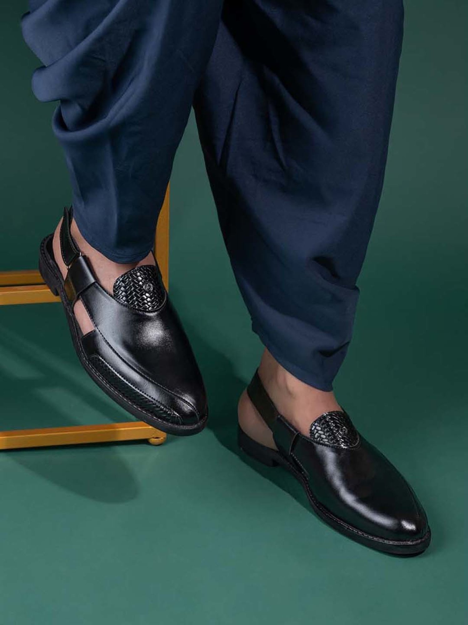 Alberto Torresi 
 Men's Black Back Strap Sandals